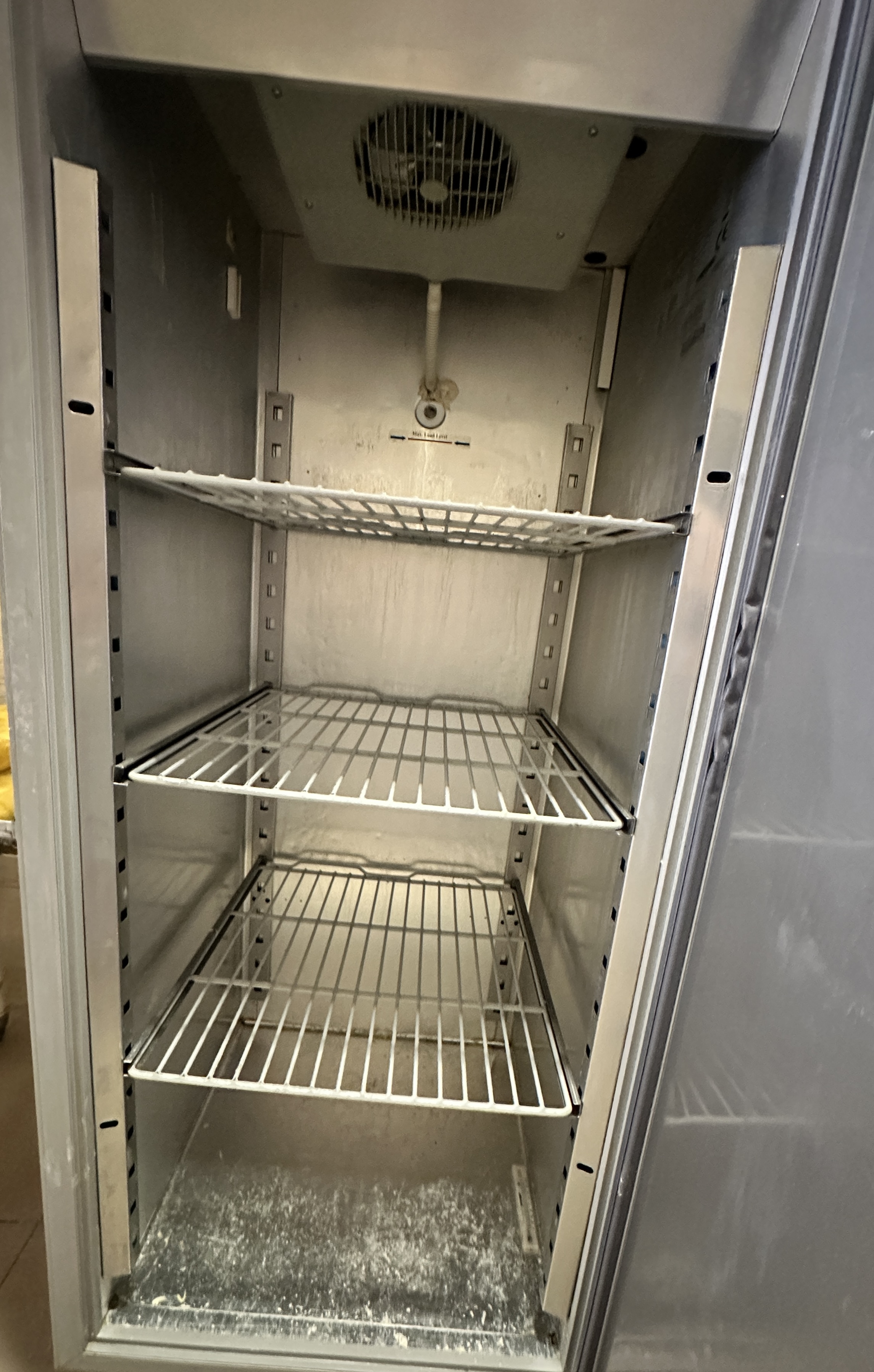 Frigider Profesional - Frigider profesional inox pentru HoReCa – refrigerare eficienta, ideal pentru restaurante, pizzerii si laboratoare alimentare - Imagine 2