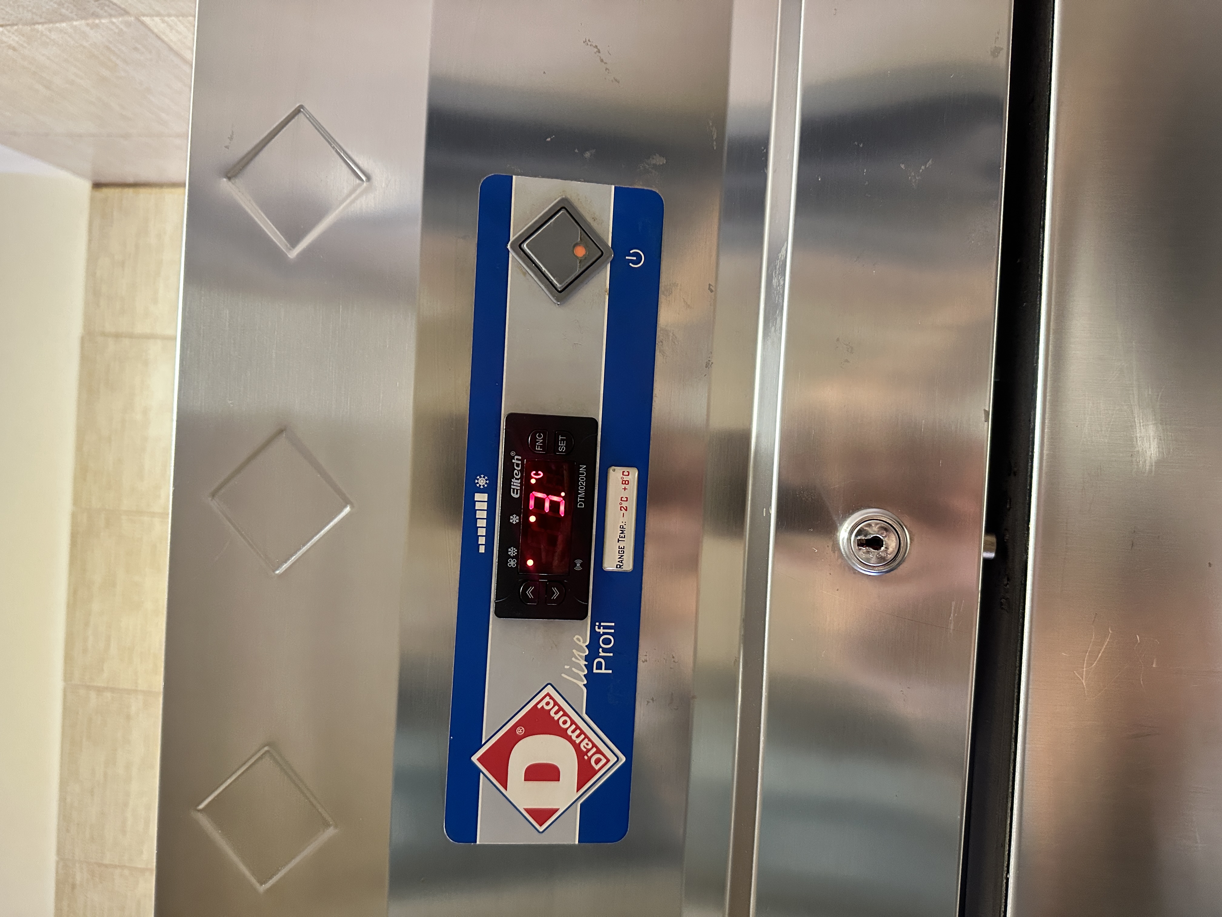 Frigider Profesional - Frigider profesional inox pentru HoReCa – refrigerare eficienta, ideal pentru restaurante, pizzerii si laboratoare alimentare - Imagine 3