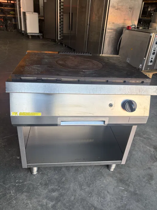 Plita profesionala pe gaz cu baza inox pentru restaurant, fast-food si HoReCa