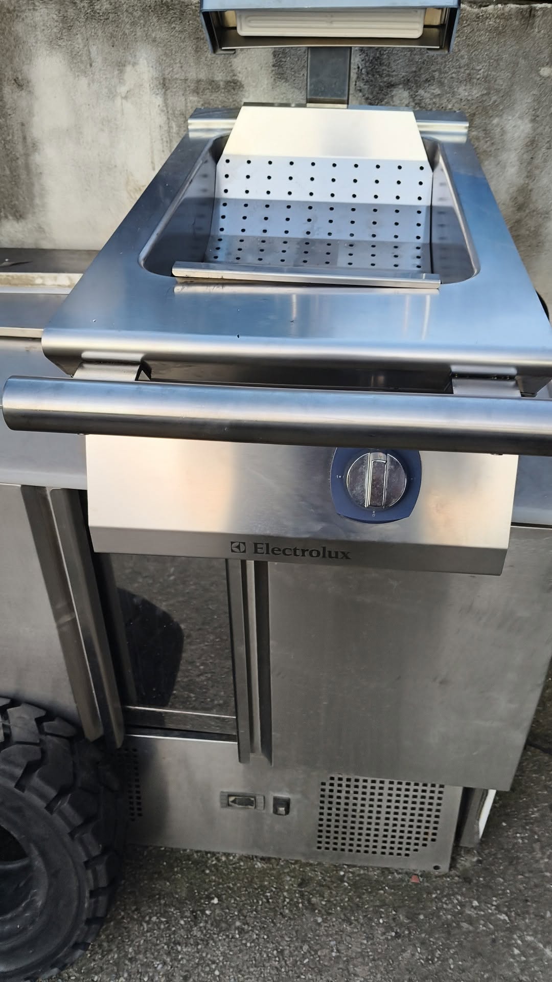 Bain Marie profesional Electrolux cu refrigerare incorporata – inox, ideal pentru restaurante si linii de autoservire