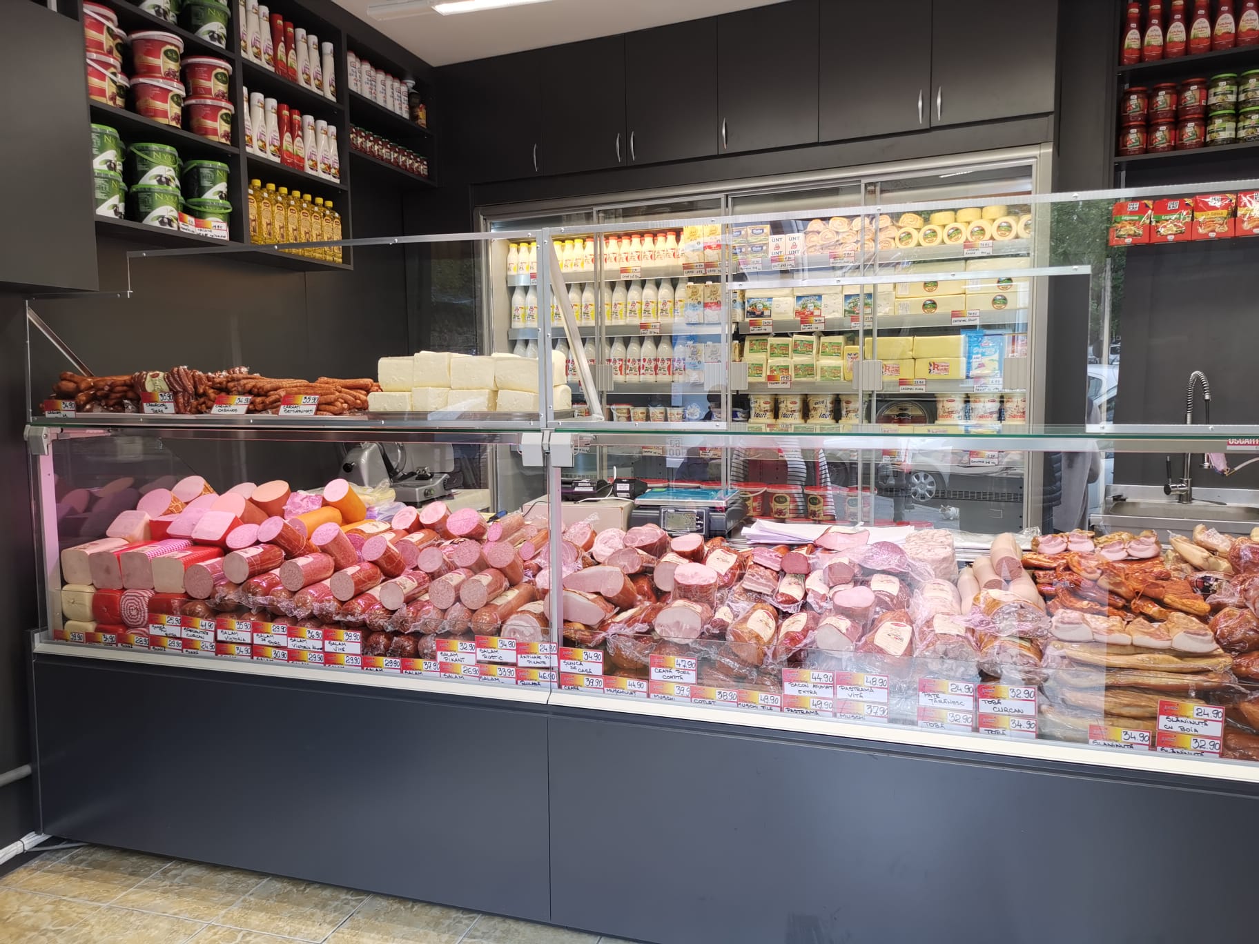 Macelarie si produse traditionale pentru HoReCa – carne, mezeluri, lactate si specialitati