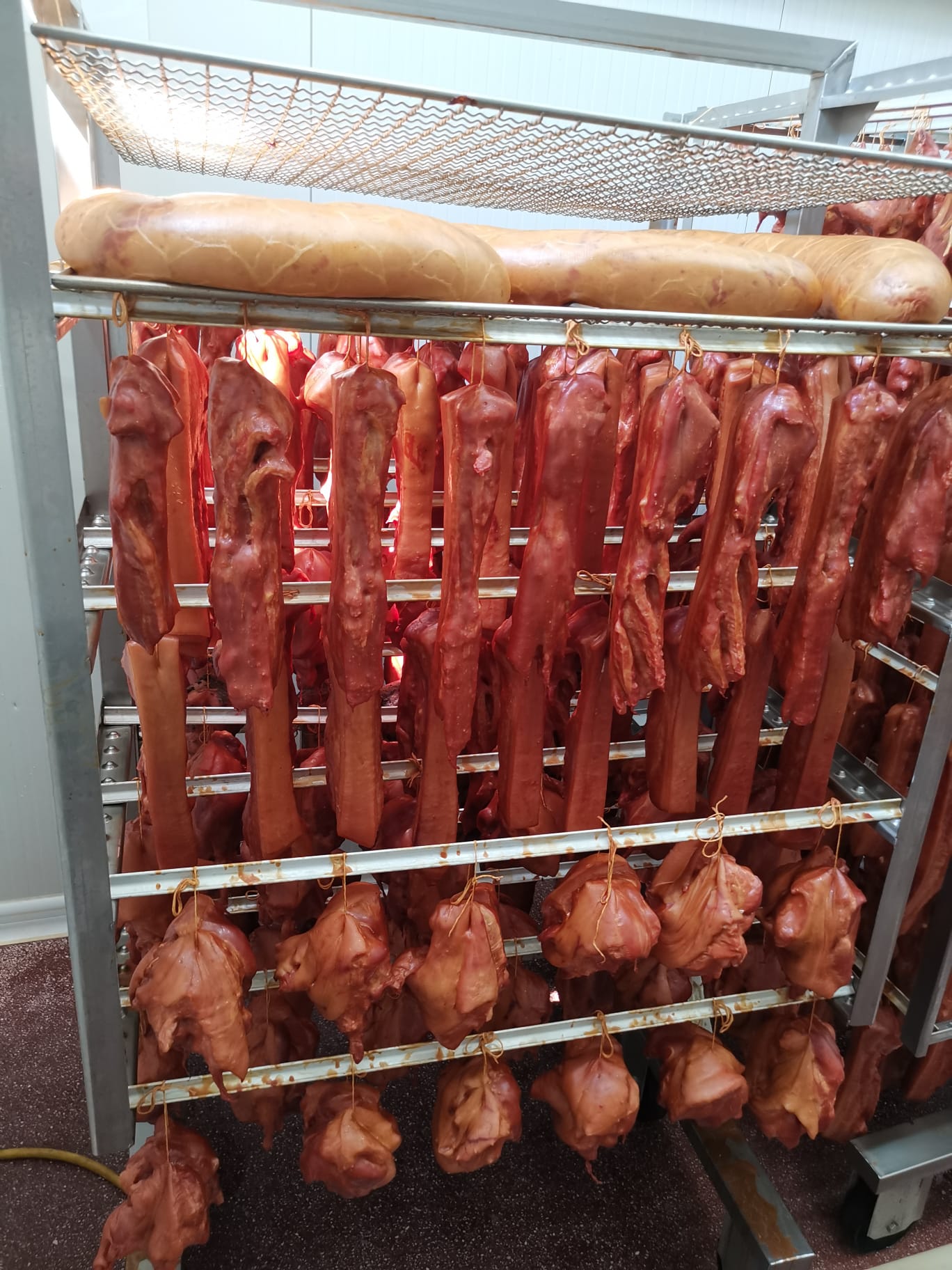 Sorici afumat si specialitati traditionale din porc pentru HoReCa – restaurante, hoteluri, catering si magazine alimentare