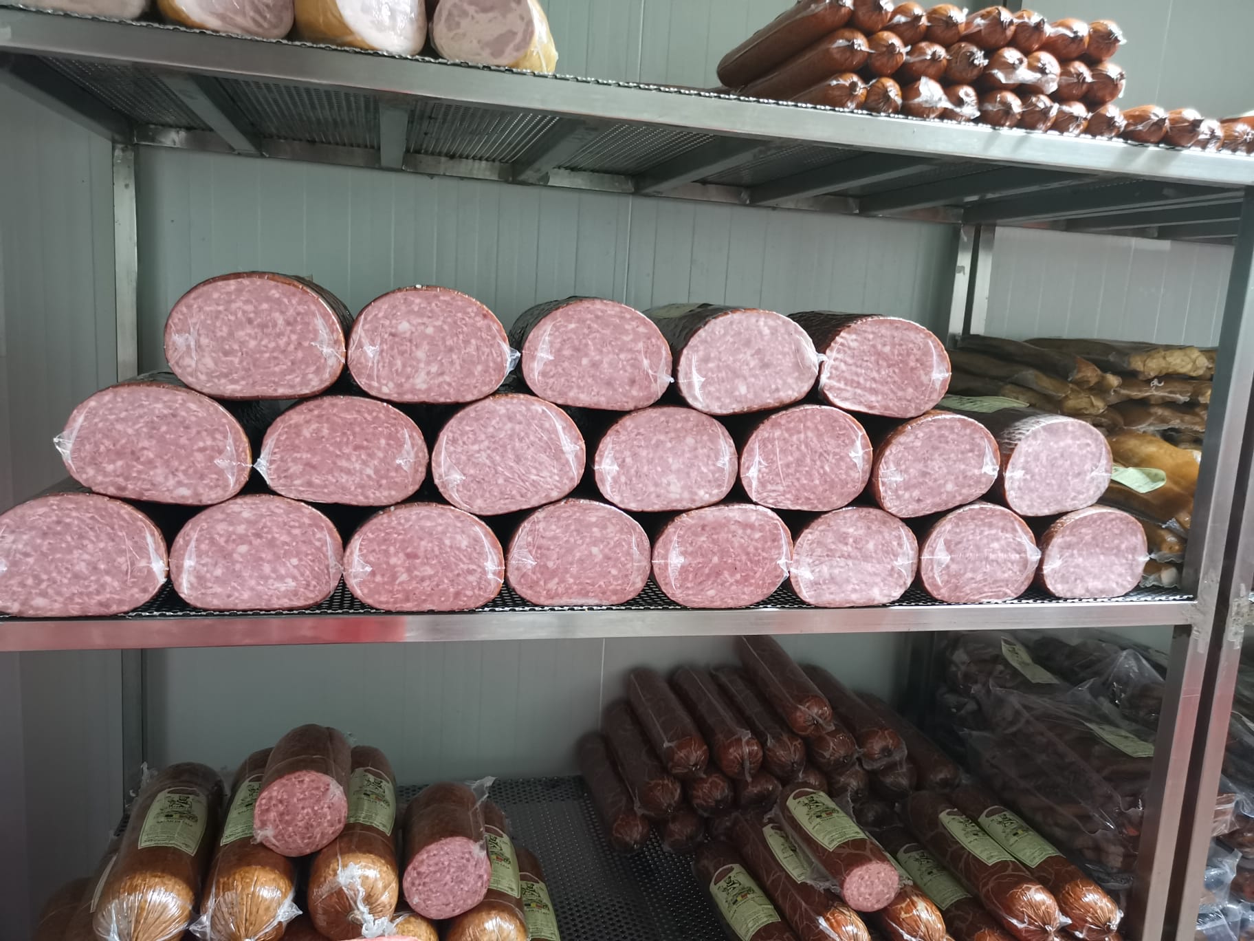 Salam traditional pentru HoReCa - salam afumat, salam de casa si preparate din carne pentru restaurante