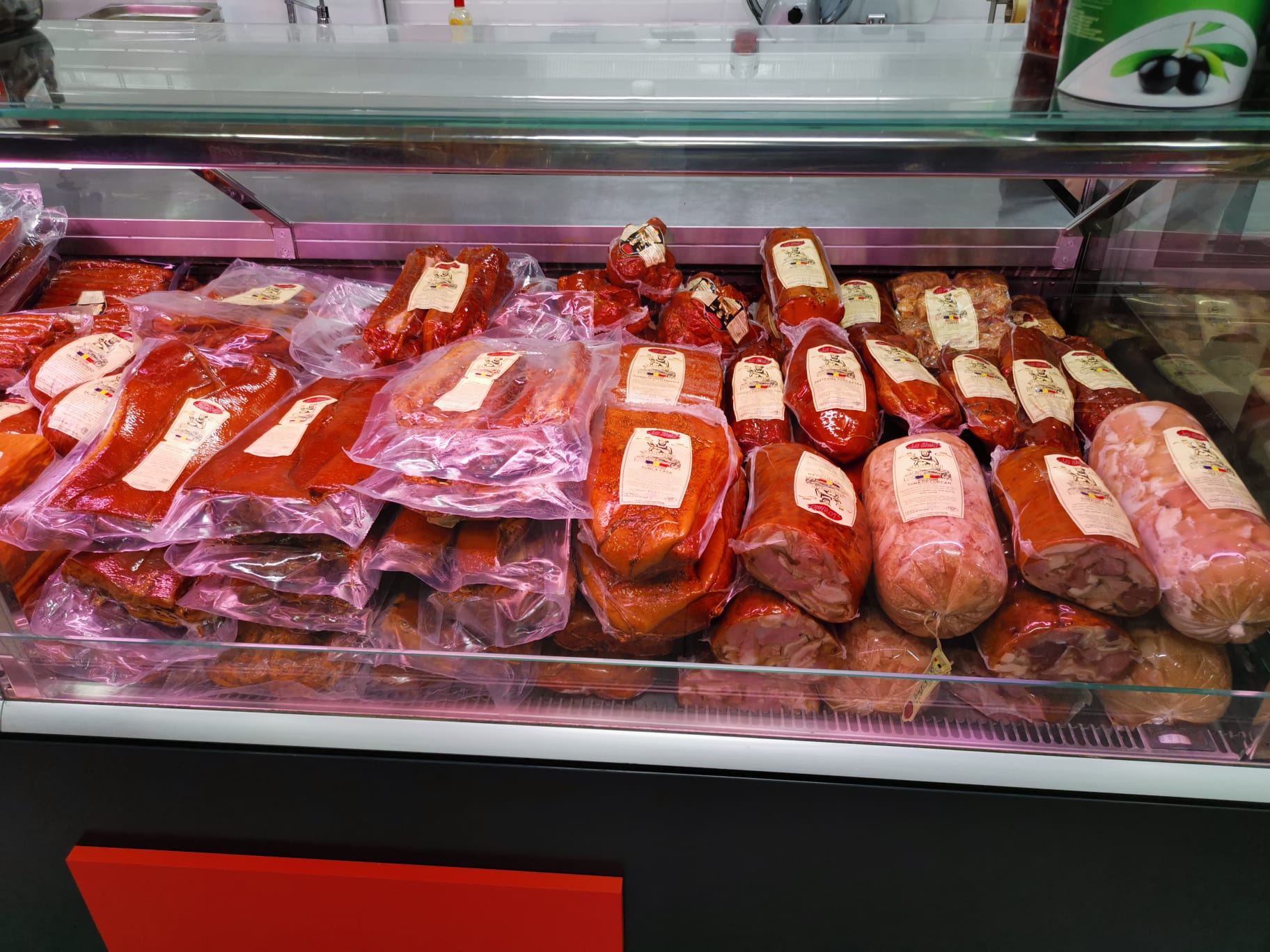 Mezeluri traditionale si specialitati din carne pentru HoReCa - producator si distribuitor