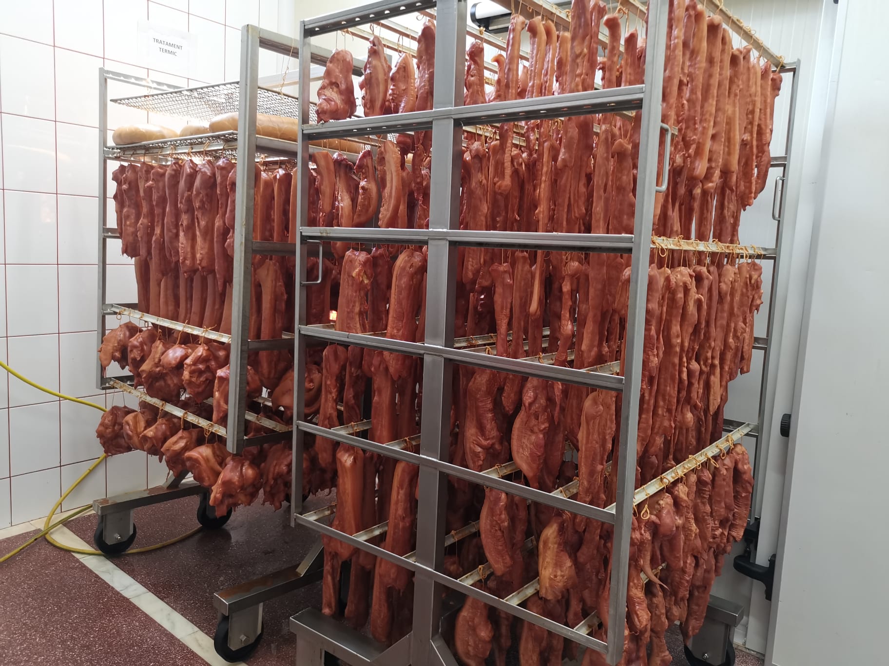 Afumaturi traditionale si specialitati din carne pentru HoReCa - producator preparate afumate premium