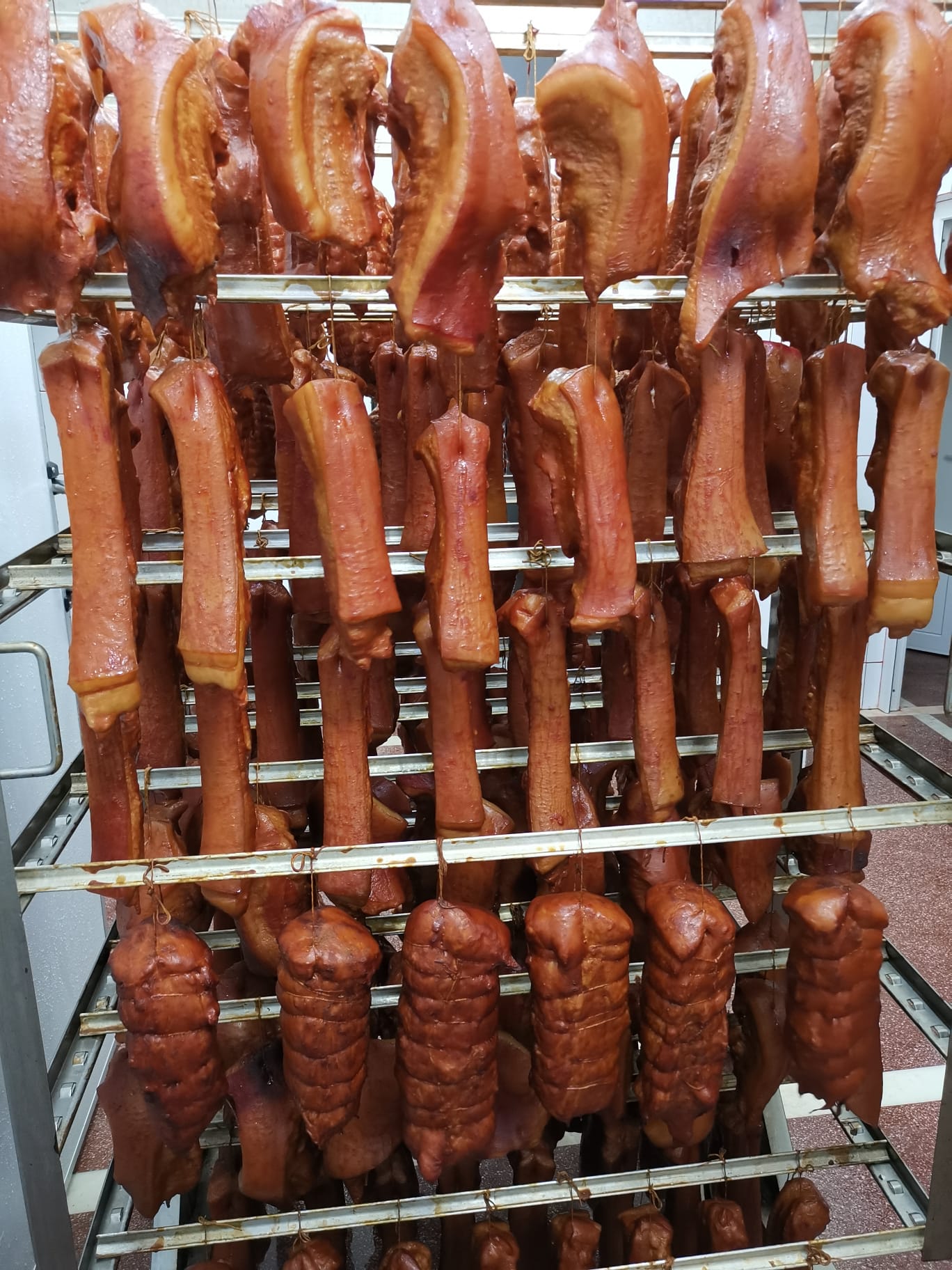Ciolan afumat, urechi si afumaturi traditionale pentru HoReCa - producator preparate din carne
