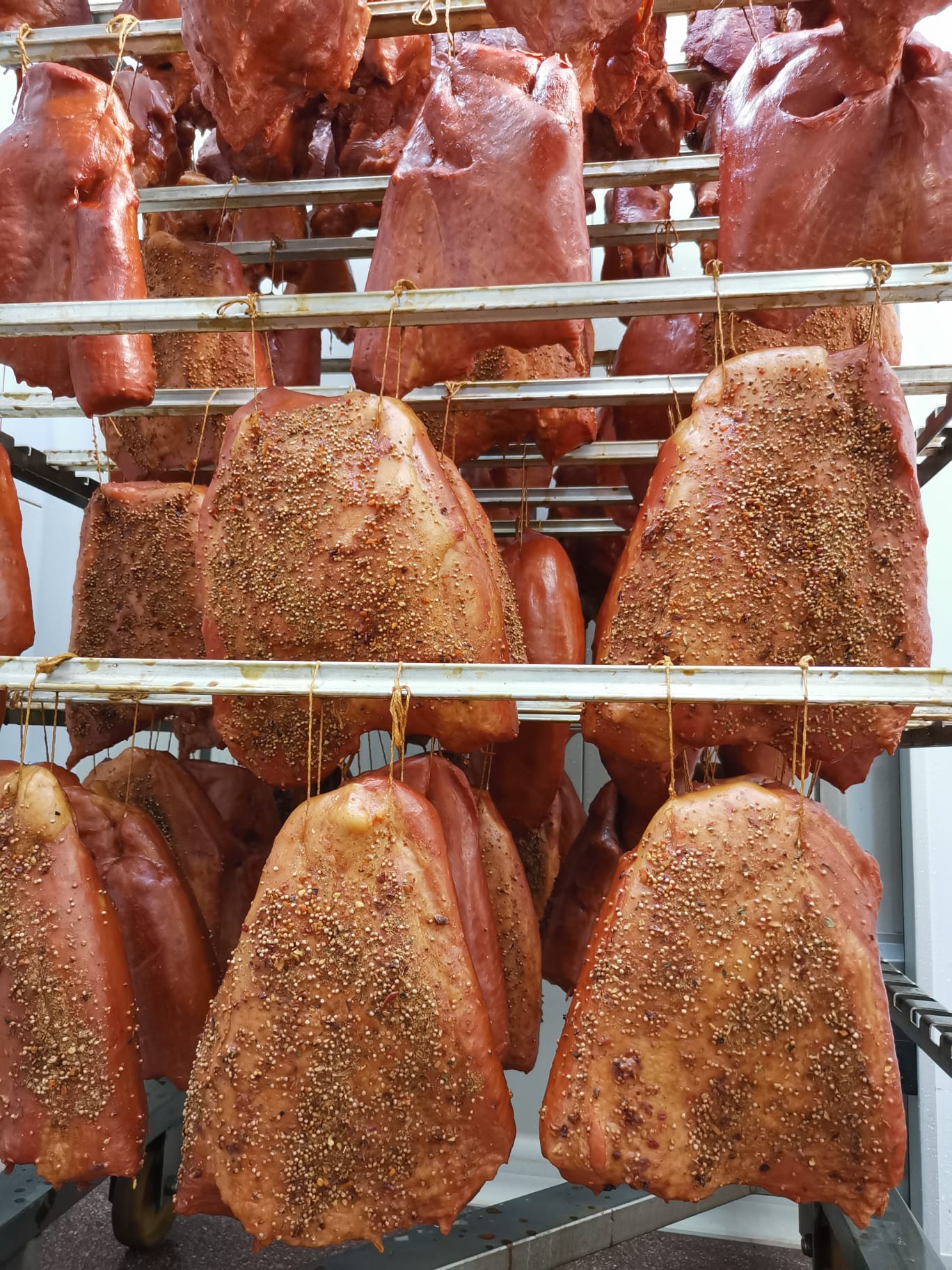 Slanina afumata cu condimente pentru HoReCa - producator bacon, kaizer si preparate traditionale muschiulet