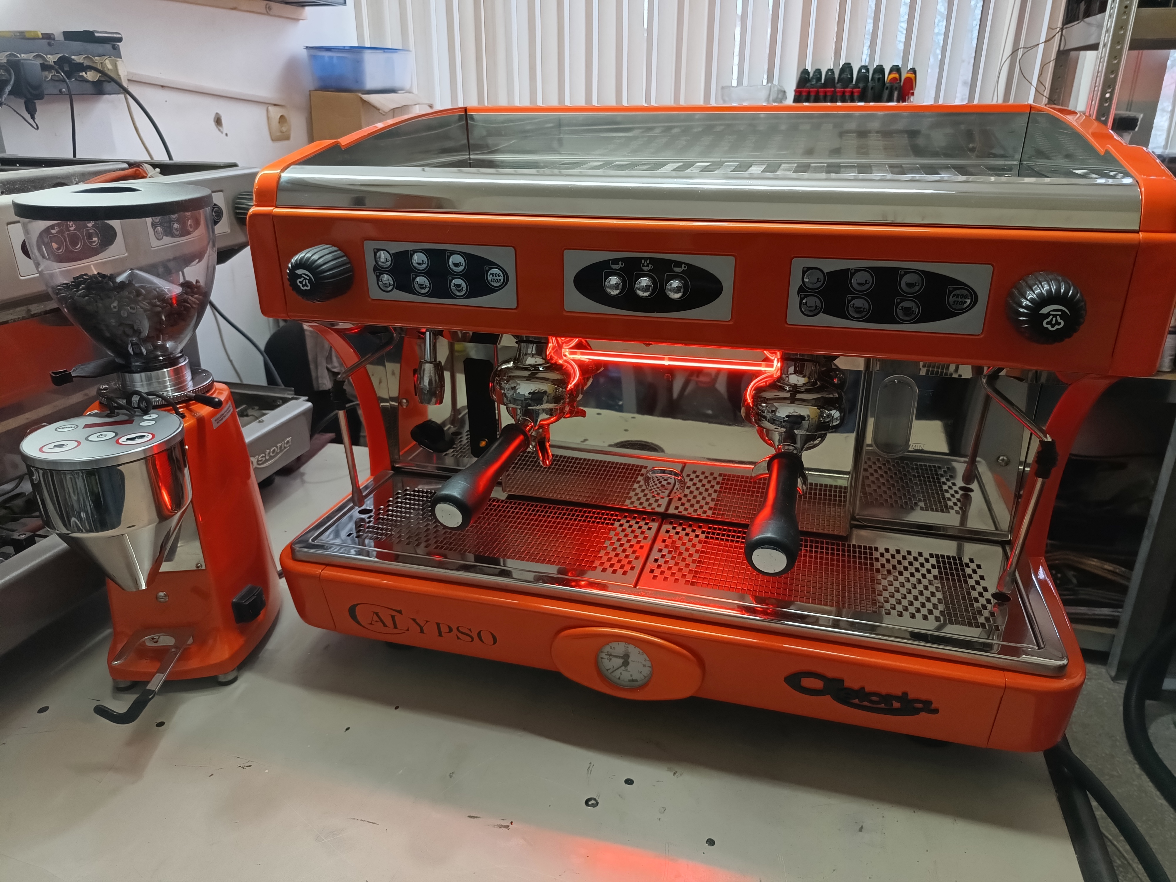Pachet Complet Premium: Espressor Astoria Calypso HX + Râșniță Automată Fiorenzato F4