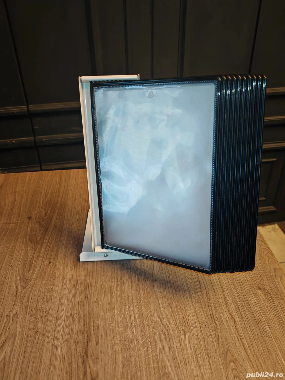 Vand Display birou cu 10 buzunare A4, negru – suport pentru afisare meniuri, oferte si informatii