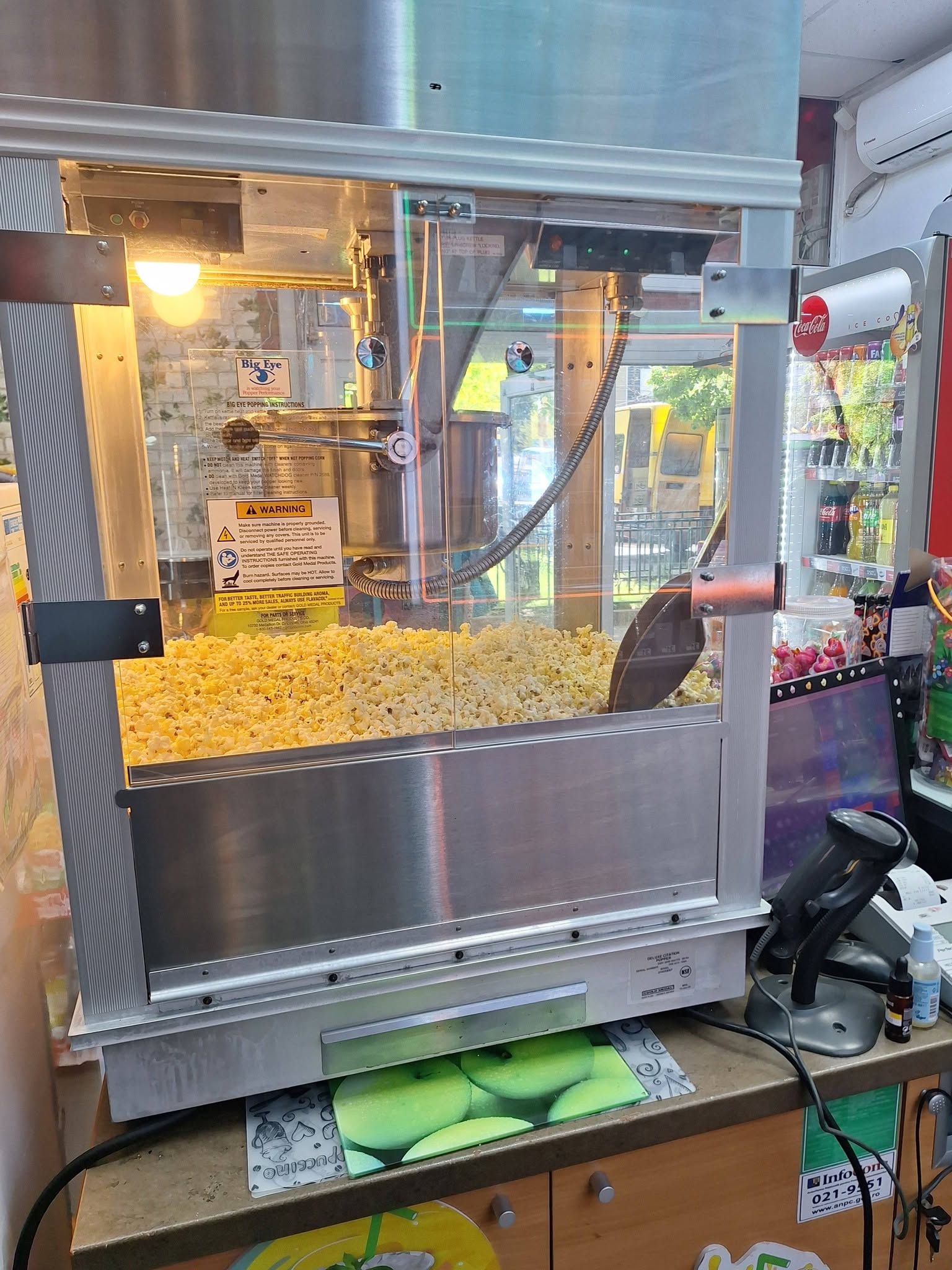 Masina Profesionala de Popcorn Gold Medal 18 OZ Made in USA - Capacitate Mare pentru Cinema, Evenimente si HoReCa - Imagine 3