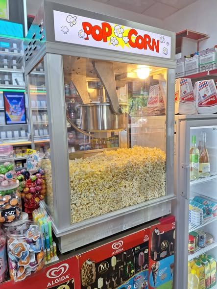 Masina Profesionala de Popcorn Gold Medal 18 OZ - Capacitate Mare pentru Cinema, Mall, Fast Food si Evenimente - Imagine 4