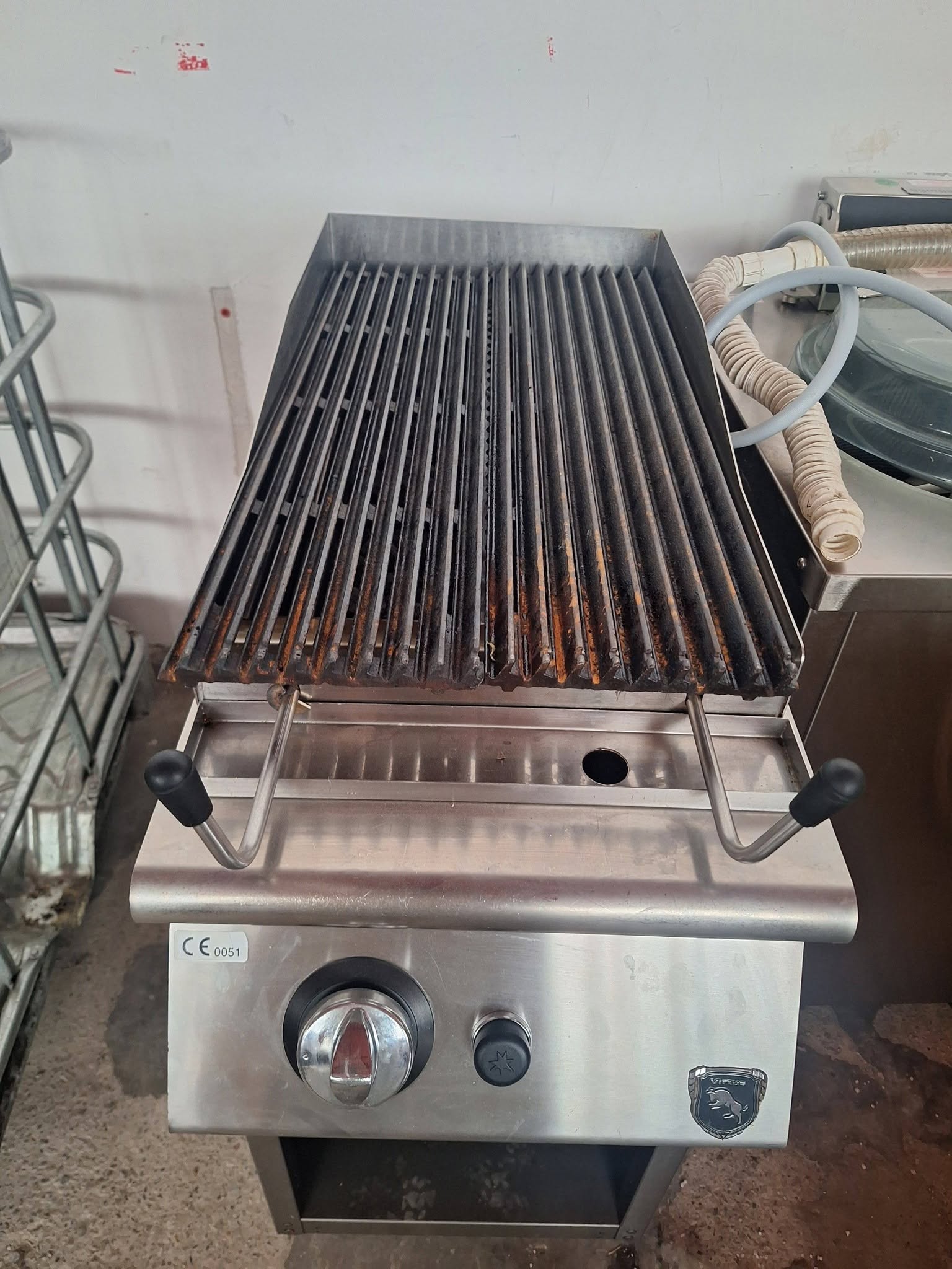 Grill Profesional pe Gaz cu Roca Vulcanica Virtus 40/70 - Ca Nou, Folosit Doar de 2 Ori