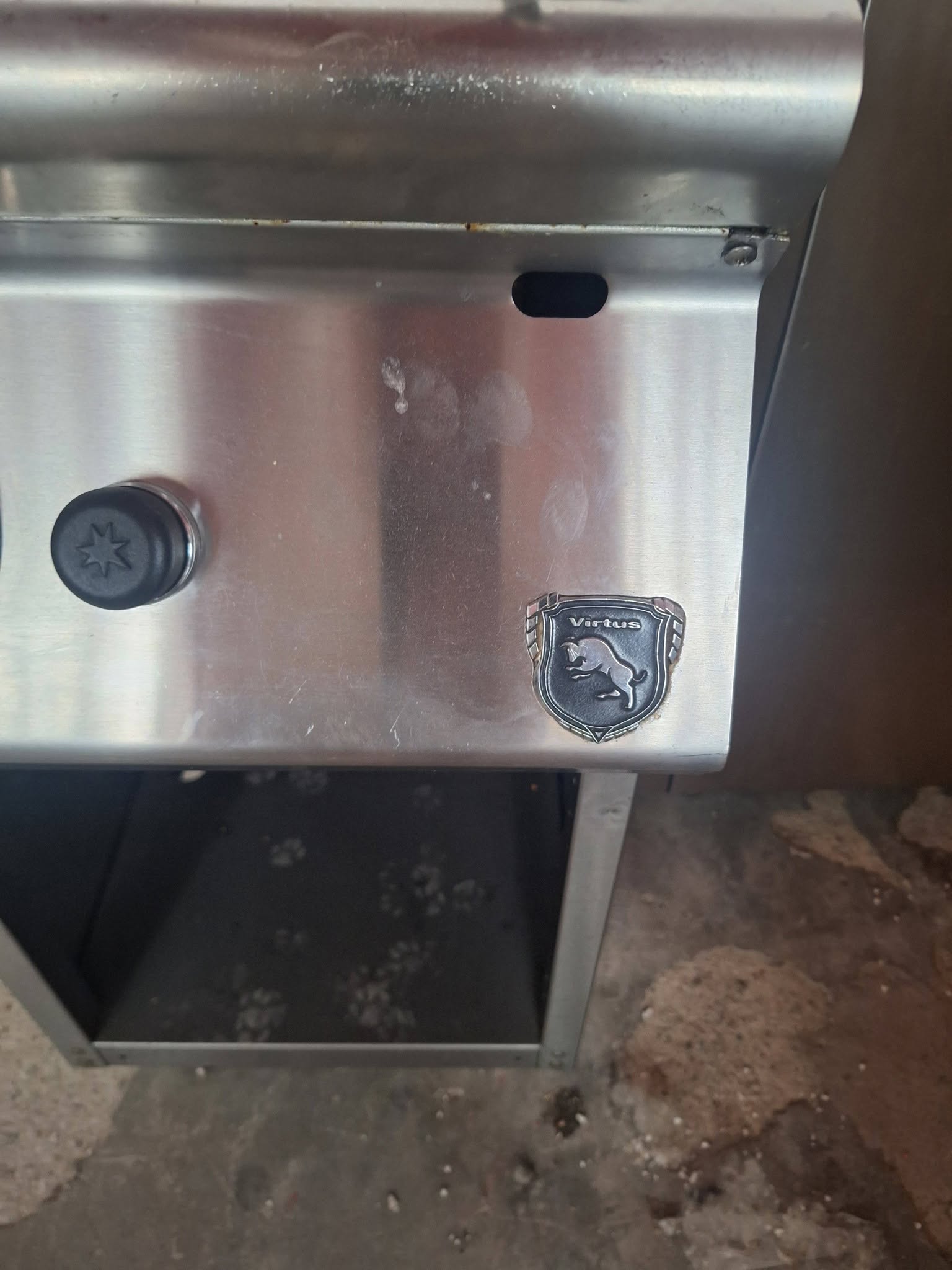 Grill Profesional pe Gaz cu Roca Vulcanica Virtus 40/70 - Ca Nou, Folosit Doar de 2 Ori - Imagine 3