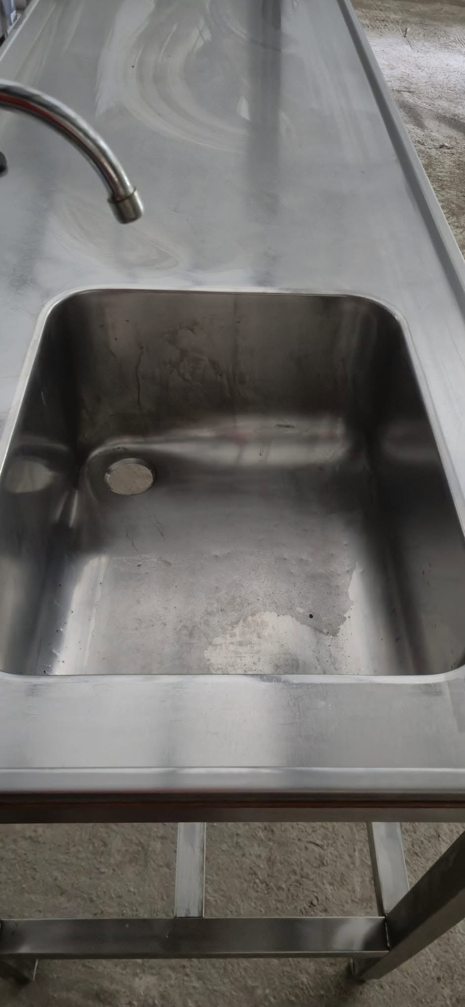 Masa Profesionala din Inox cu Chiuveta si Rebord pentru Colt - Ideala pentru Bucatarii HoReCa - Imagine 2