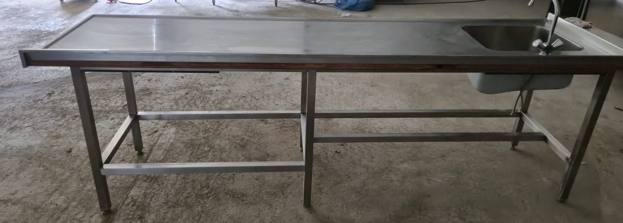 Masa Profesionala din Inox cu Chiuveta si Rebord pentru Colt - Ideala pentru Bucatarii HoReCa - Imagine 4