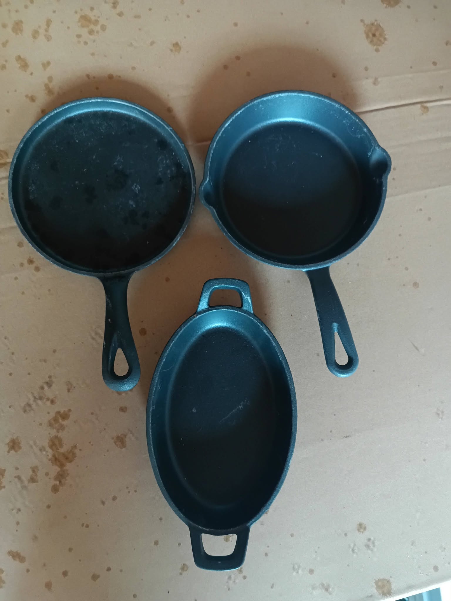 Set Tigai si Platou din Fonta pentru Servire | Vase Profesionale HoReCa