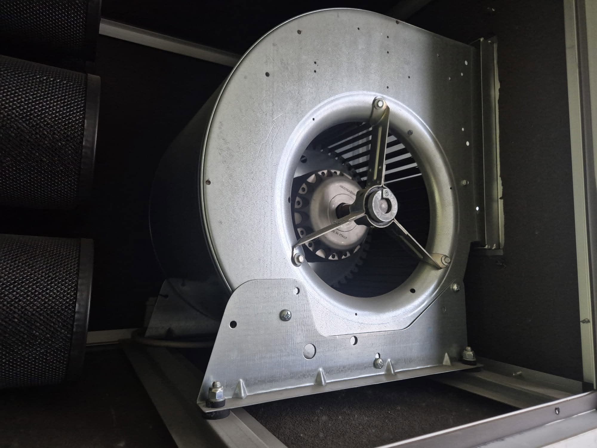 Hota Profesionala Inox cu Motor si Filtre pe Carbuni | Hota pentru Restaurant, Fast Food si Bucatarie Profesionala | Ca Noua - Imagine 3