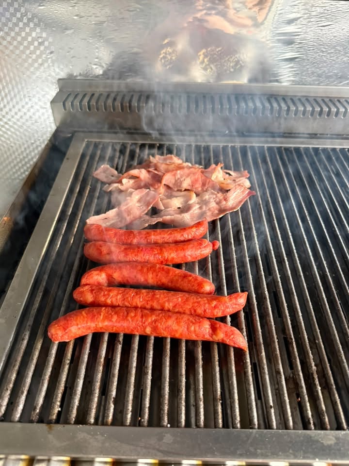 Grill profesional pe gaz cu roca vulcanica pentru restaurante si bucatarii HoReCa