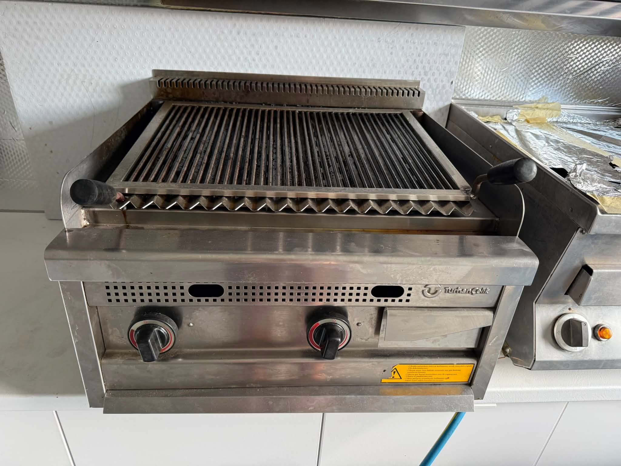 Grill profesional pe gaz cu roca vulcanica pentru restaurante si bucatarii HoReCa - Imagine 3