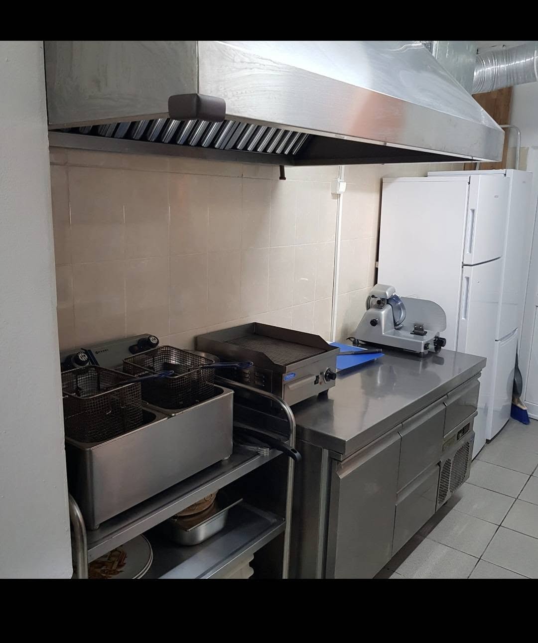 Hota profesionala de perete din inox cu filtre tip labirint - pentru restaurante si bucatarii HoReCa