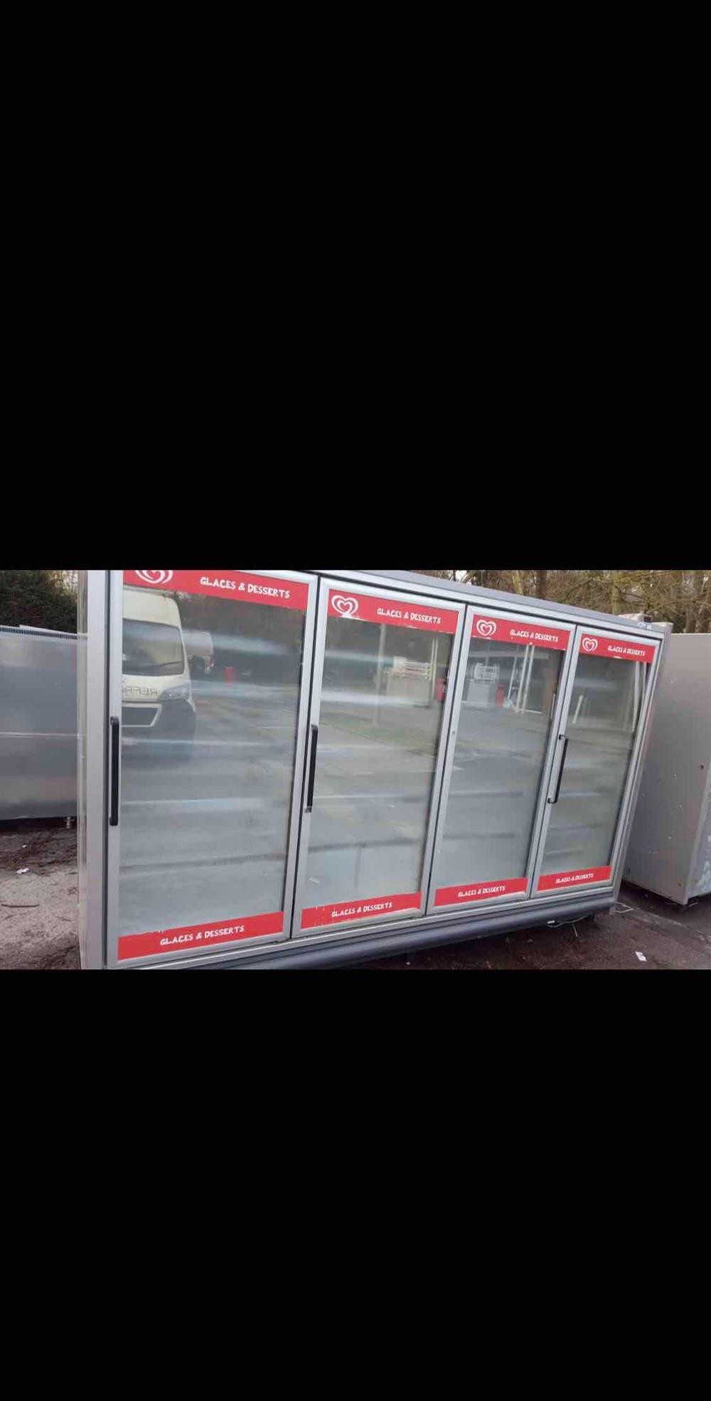 Vitrina Frigorifica Verticala Profesionala cu 4 Usi | Refrigerare si Congelare | HoReCa