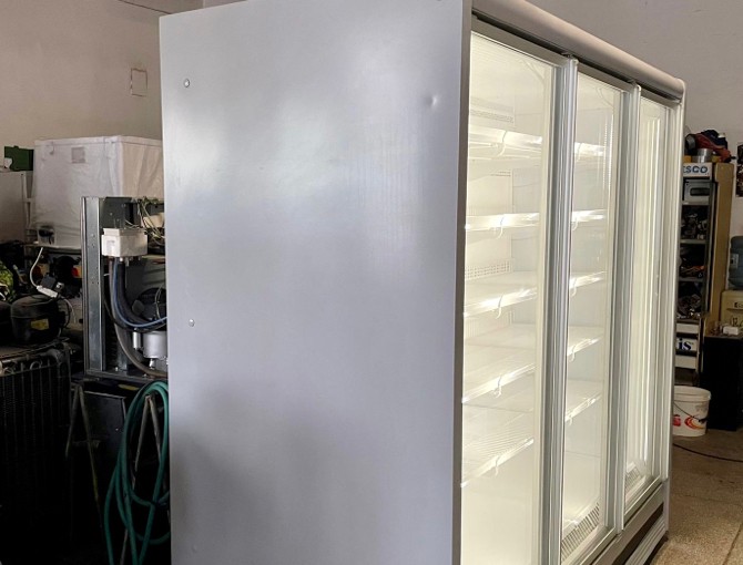 Vitrina Frigorifica Verticala Profesionala cu 4 Usi | Refrigerare si Congelare | Fabricatie 2022 | Agregat Inclus - Imagine 2