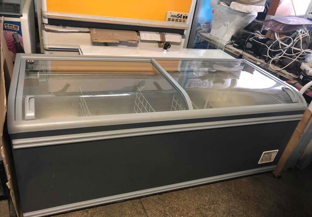 Lazi Frigorifice AHT 2.10 m Profesionale | Congelatoare Comerciale pentru Magazine si HoReCa