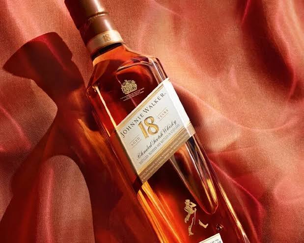 Johnnie Walker 18 Ani Blended Scotch Whisky Premium Scoția 0.7L