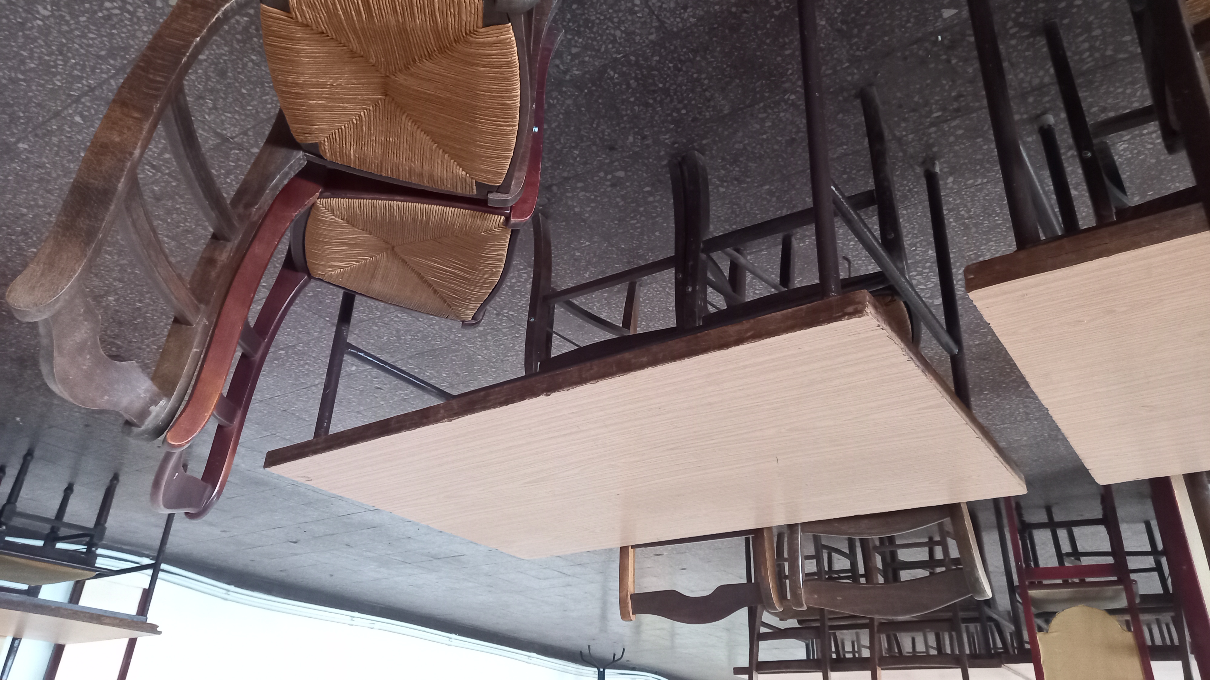 Mese cantină - Mobilier HoReCa second-hand – Mese cantină, mese pătrate și scaune la preț avantajos