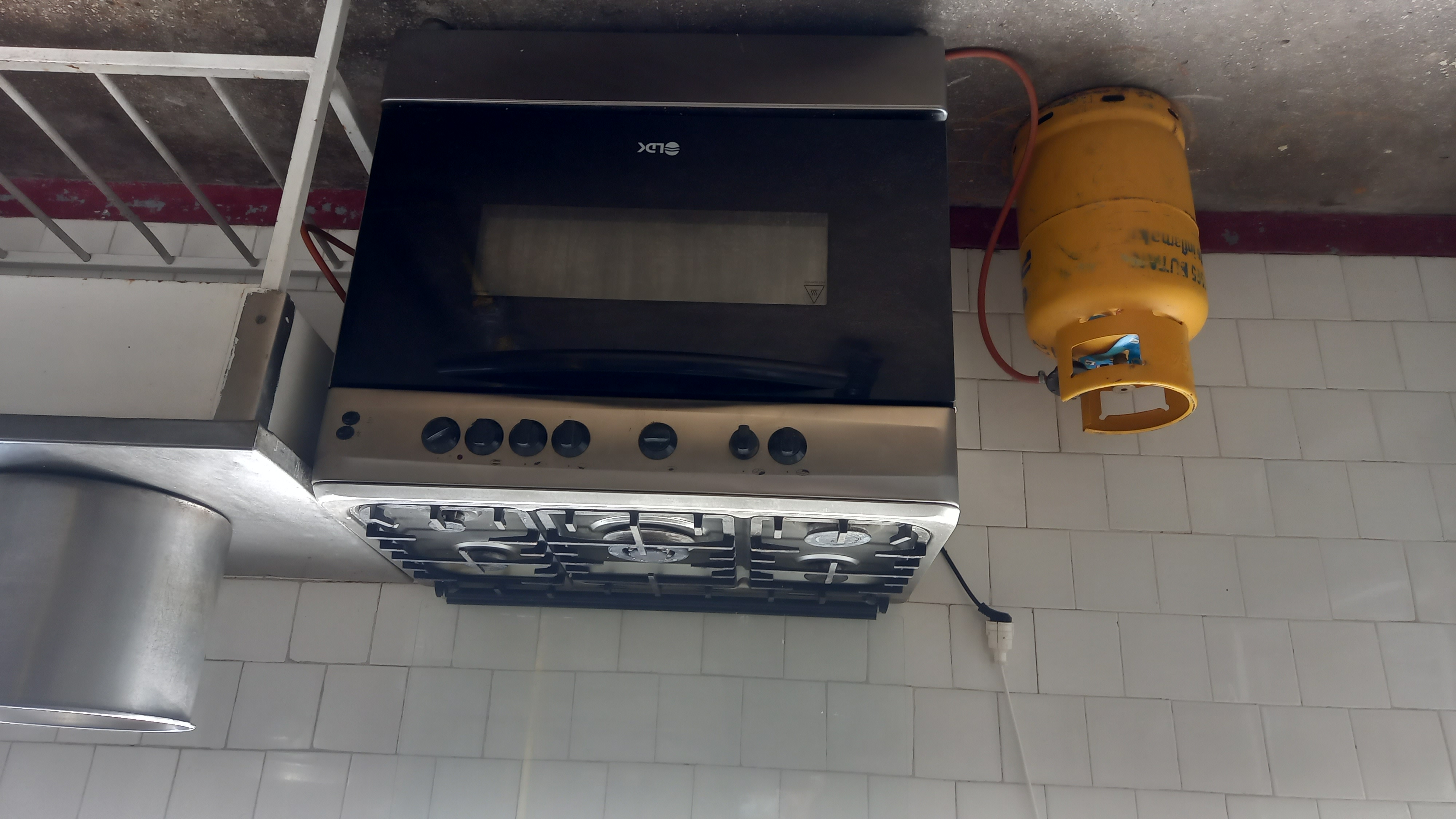 Cuptor de gătit - Cuptor profesional cu 5 ochiuri pe gaz și cuptor electric pentru copt – echipament HoReCa