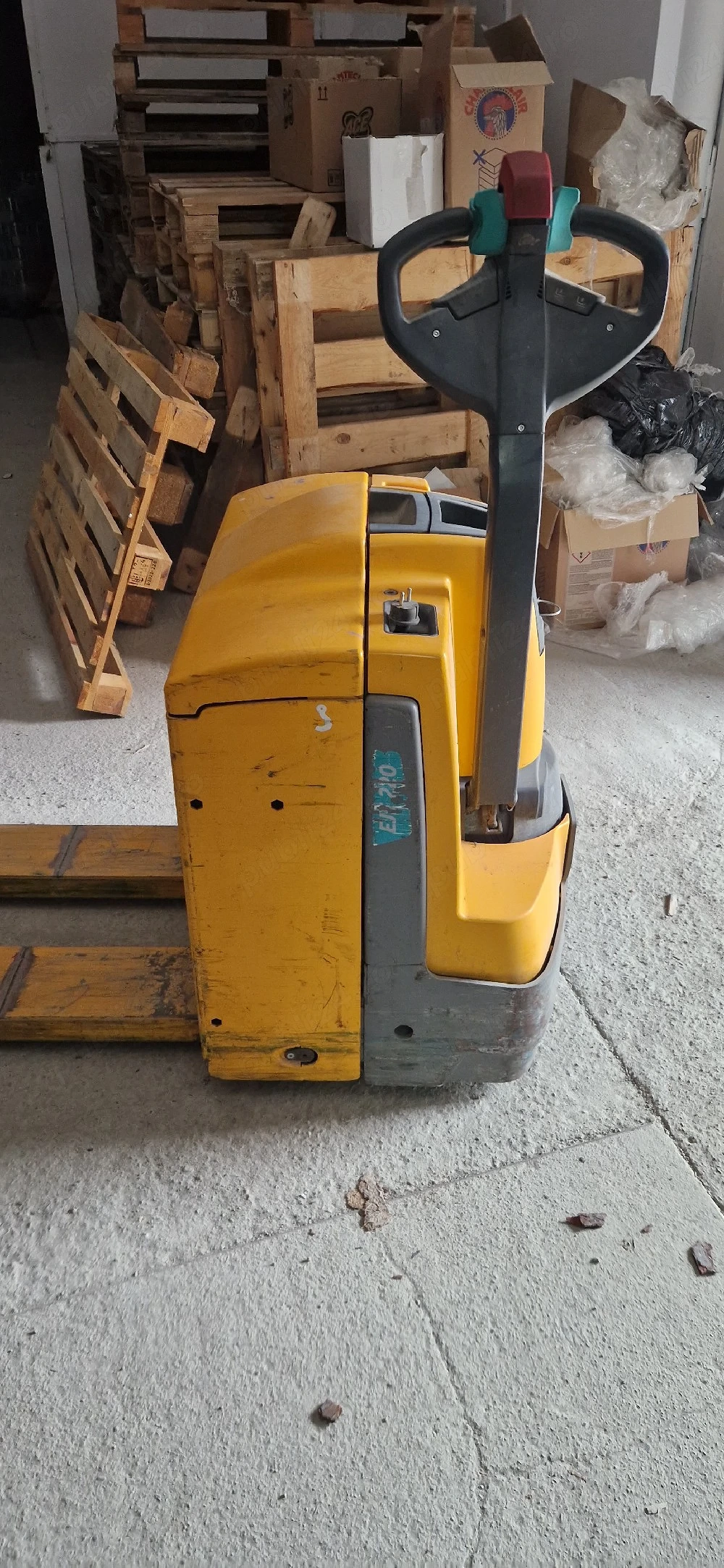 Transpaletă electrică profesională pentru depozit – Ideală pentru logistică, magazine și HoReCa