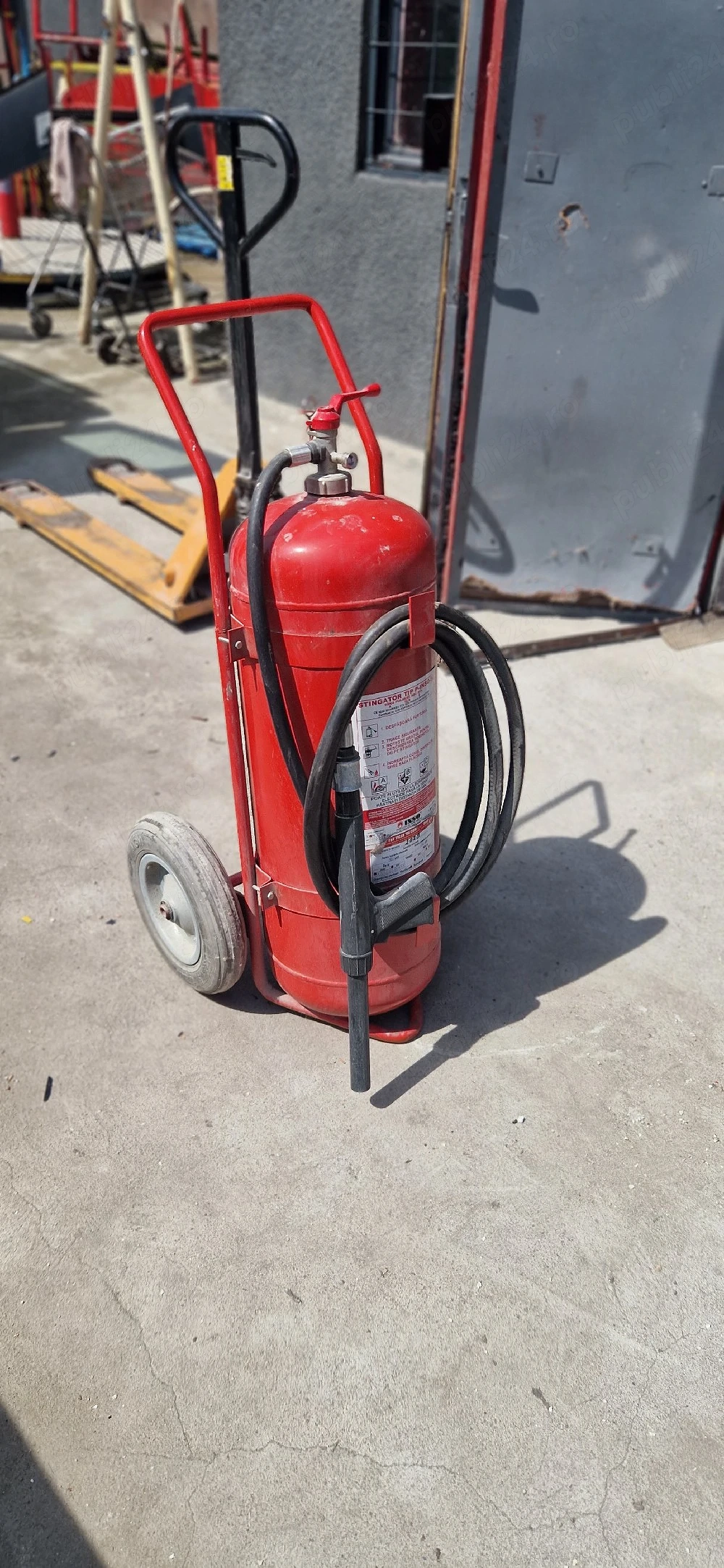 Stingător de incendiu 50 litri – Profesional pentru spații comerciale și industriale
