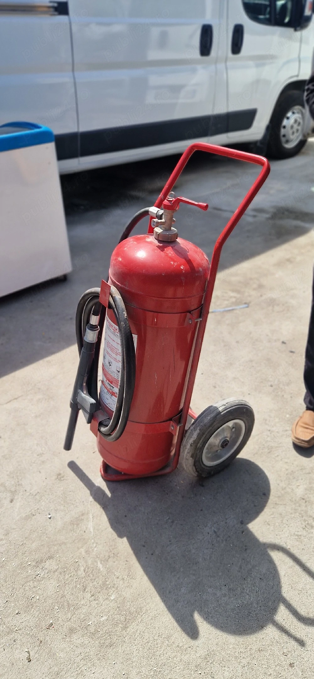 Stingător de incendiu profesional 50 L – Pentru hale, depozite și unități HoReCa - Imagine 2
