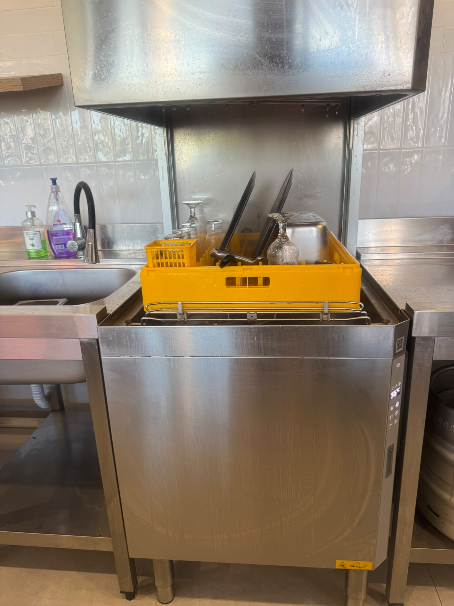 Mașină de Spălat Vase Profesională cu Capotă Electrolux + Masă Flux Inox – Dozare Automată, Ca Nouă - Imagine 2