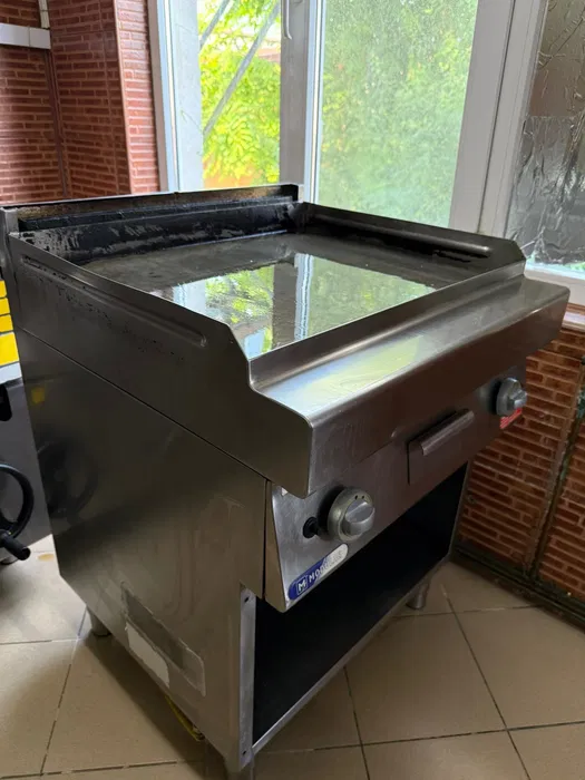 Plita profesionala pe gaz cu placa neteda, grill horeca cu 2 zone de gatire pentru restaurant - Imagine 3