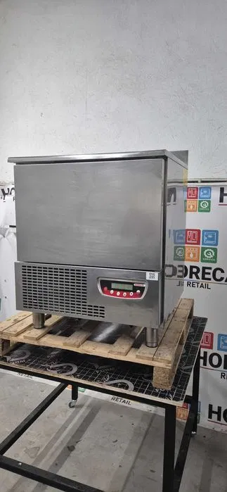 Abatitor profesional Blast Chiller pentru racire si congelare rapida in restaurante HoReCa