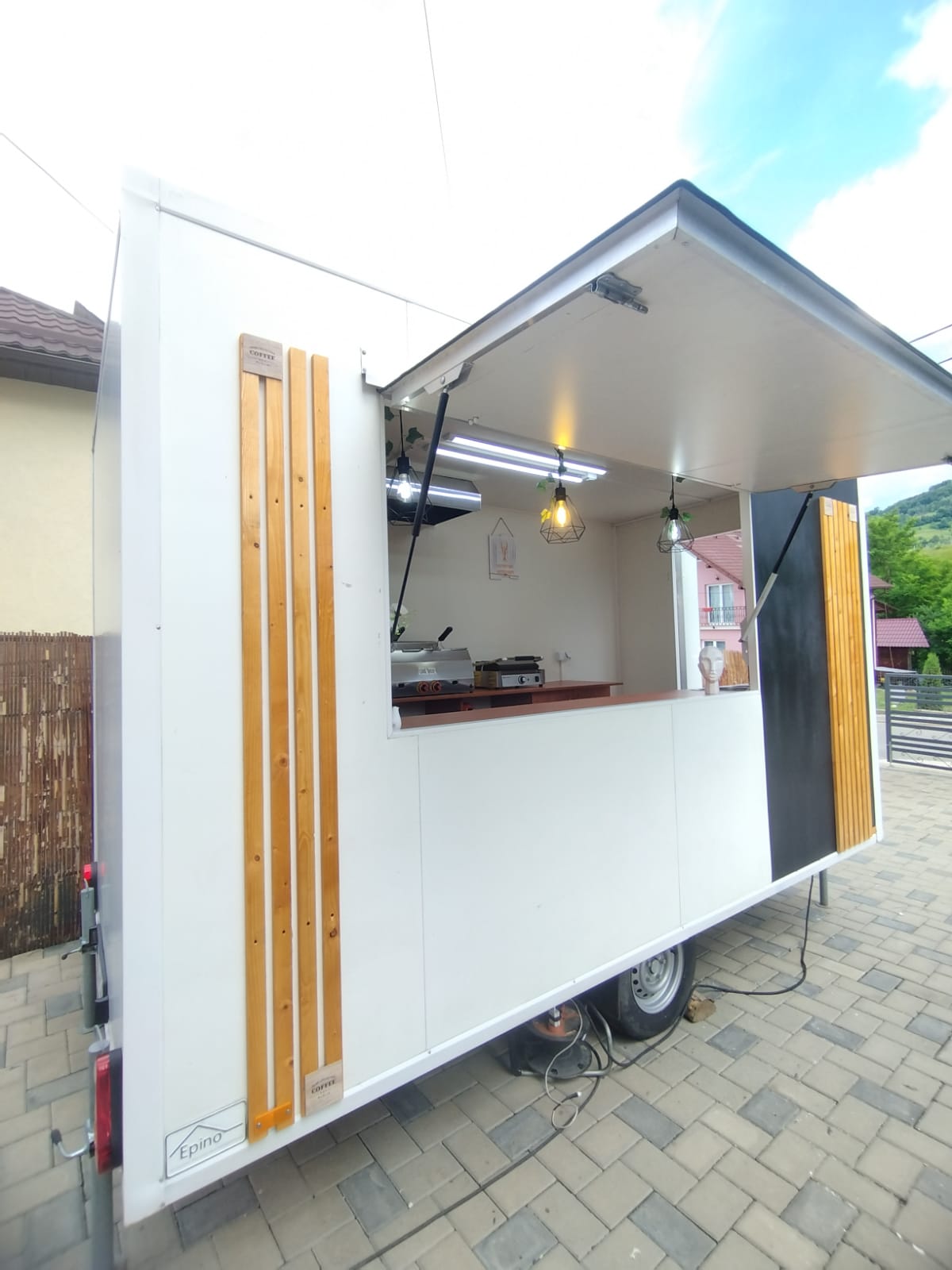 Rulota Fast-Food Profesionala de Vanzare – Ideală pentru Burgeri, Shaorma, Pizza, Hot Dog și Street Food