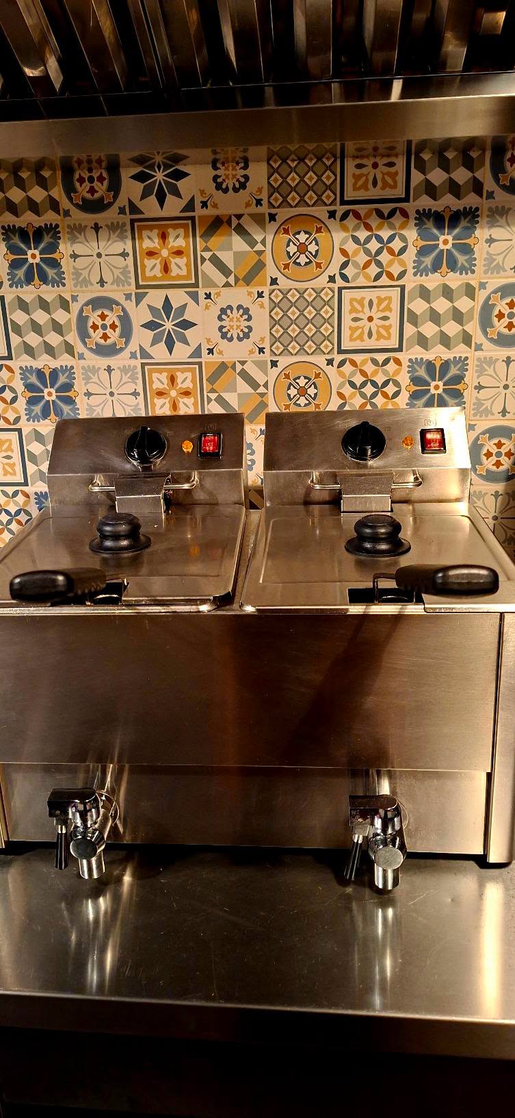 Friteuza electrica profesionala dubla 2 x 8 litri inox - HoReCa pentru restaurant, fast-food, shaormerie | Second Hand