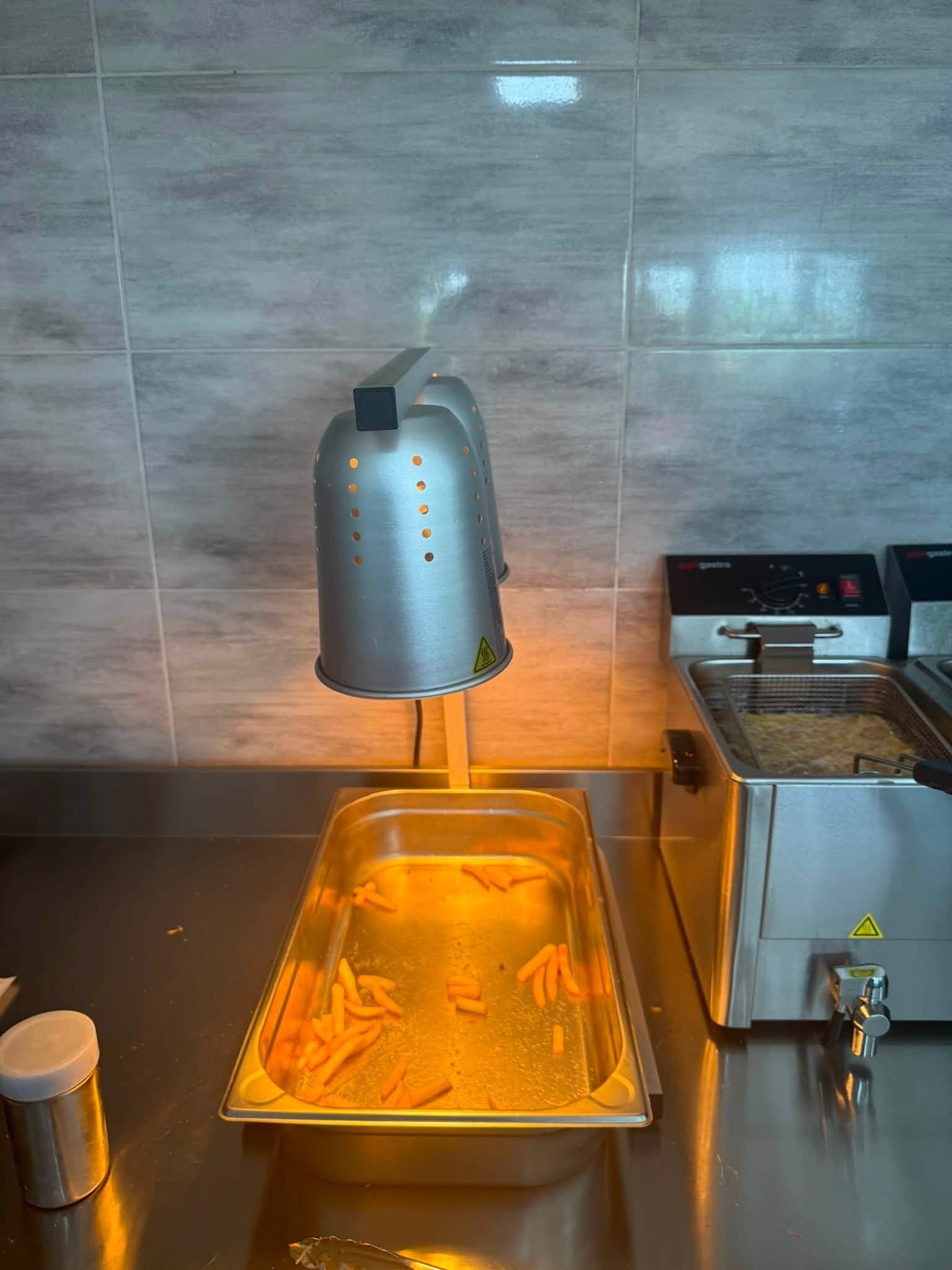 Lampa profesionala pentru mentinerea cartofilor prajiti la cald – HoReCa