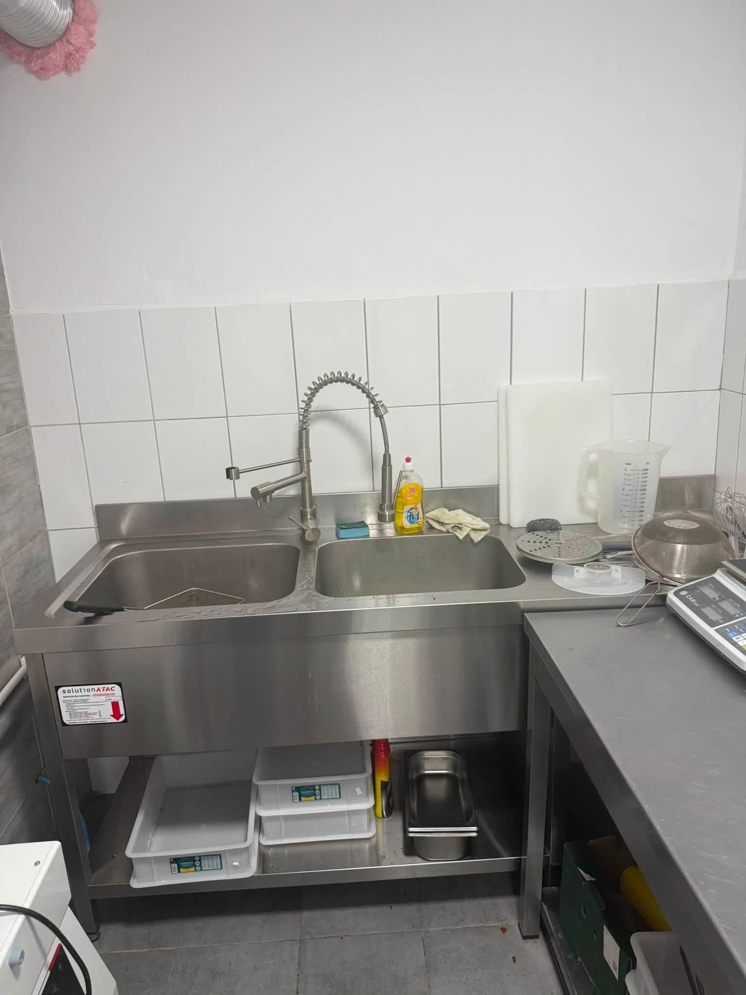 Chiuveta profesionala dubla din inox cu baterie tip dus profesional – HoReCa