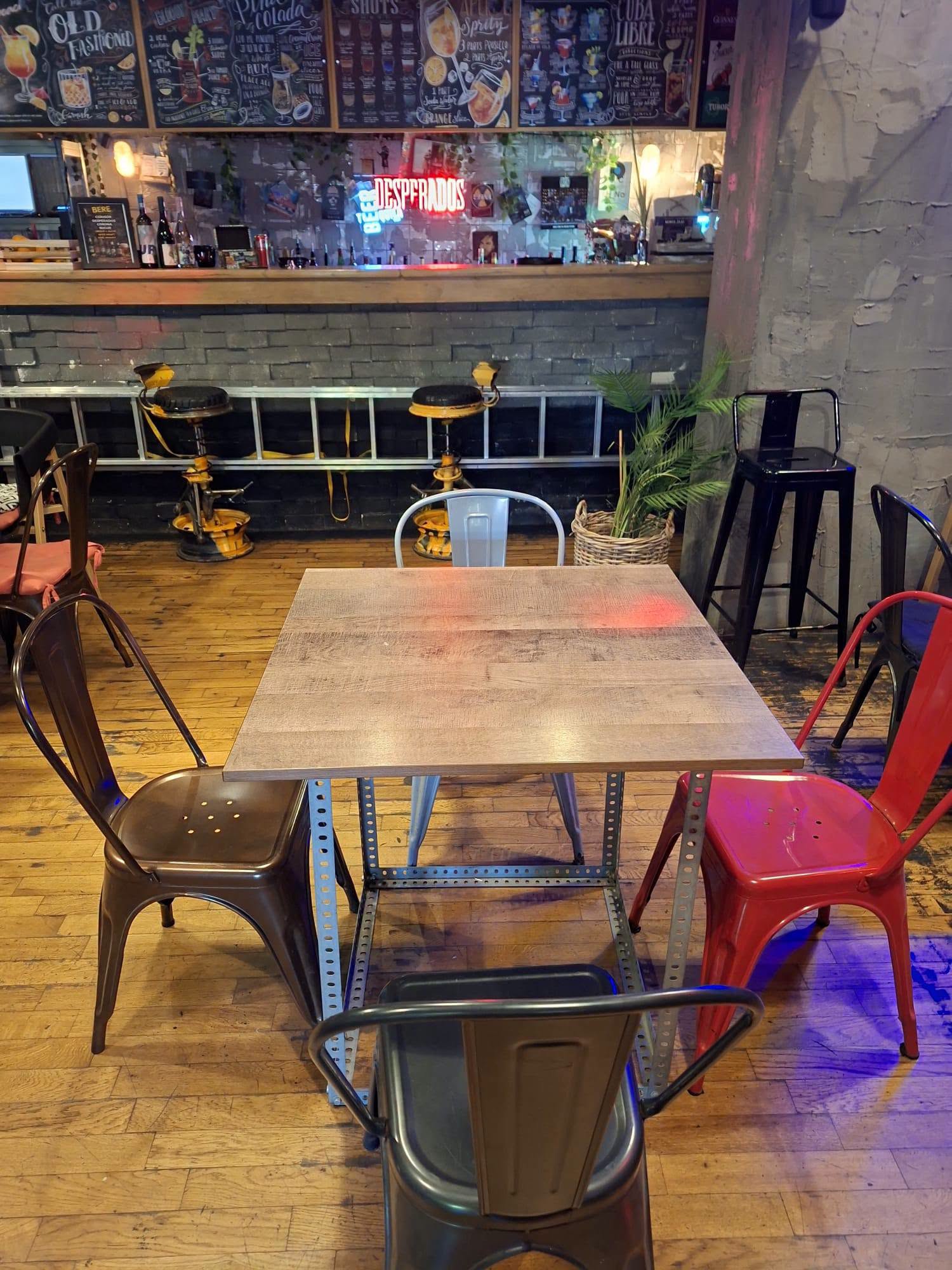 Set 50 scaune pentru restaurant, cafenea, bar, terasa – Stil industrial – 50 Lei/bucata