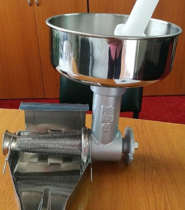 Masina electrica de tocat carne profesionala nr. 5 / nr. 12 – inox alimentar – - Imagine 2