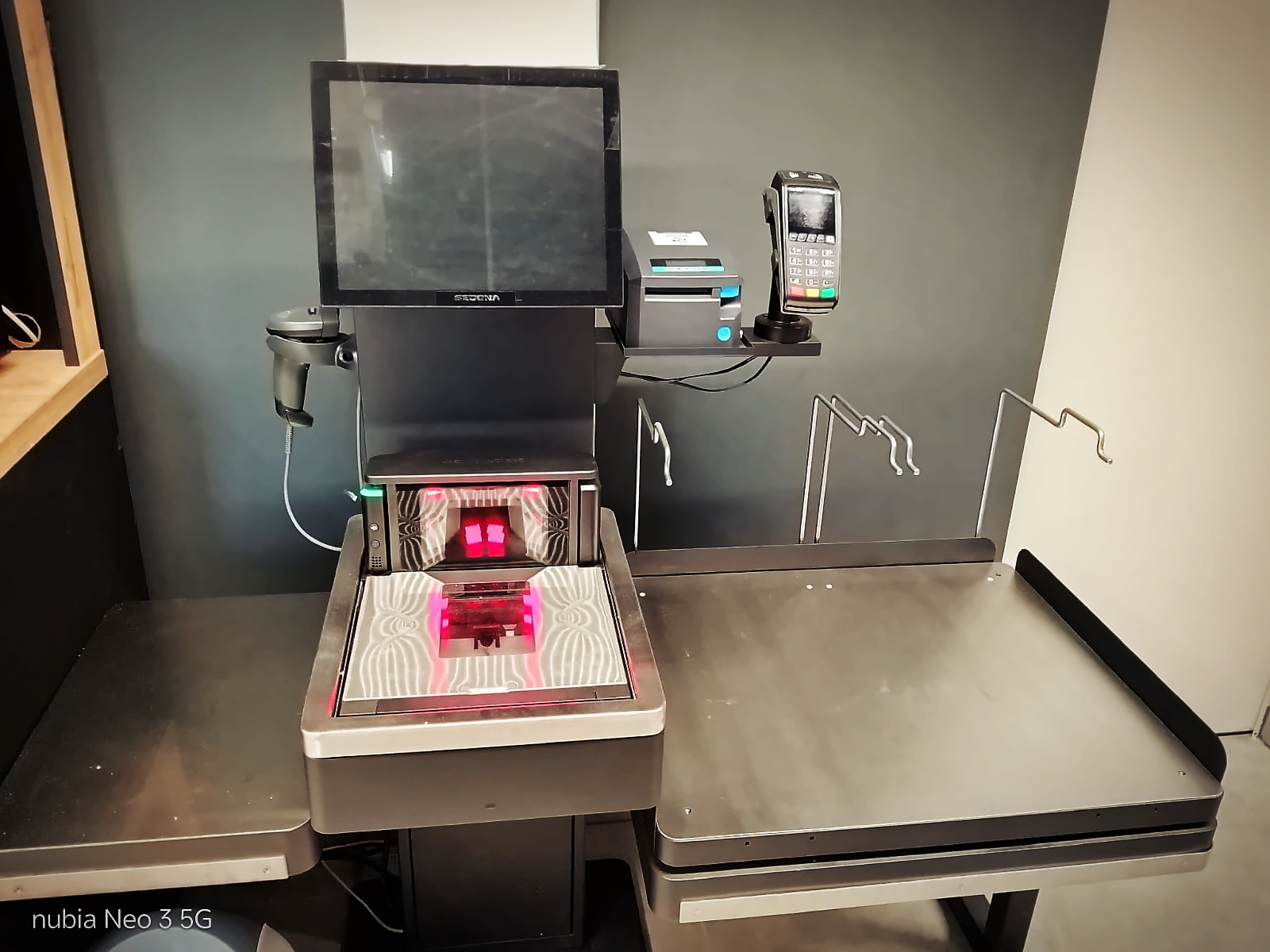 De vânzare: Sisteme POS Self-Checkout SEDONA Stare Ca Nouă -Sisteme POS Self-Checkout SEDONA Complete – 2 Posturi, Garantie, TVA Inclus