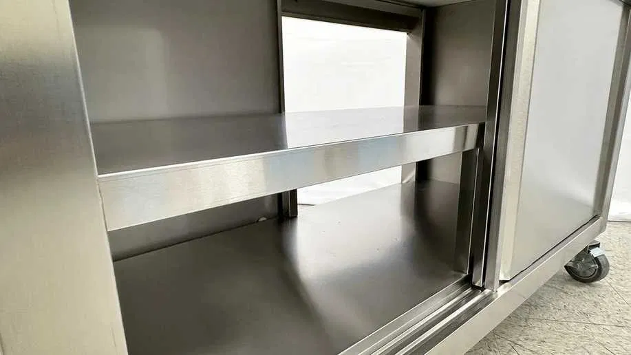 Masa Dulap Inox Profesional cu Usi Glisante si Polita – HoReCa