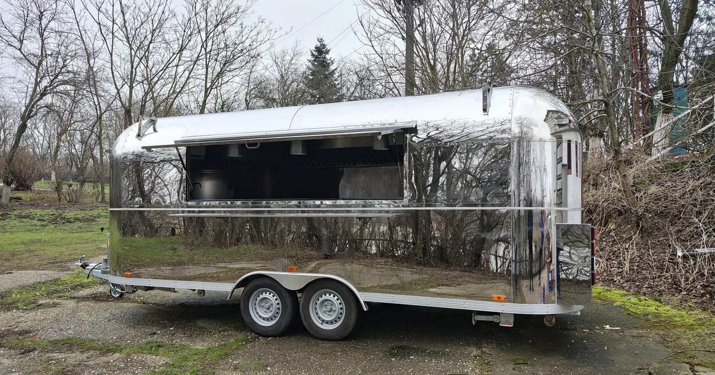 Rulota Food Truck Airstream 5.5M Complet Echipata – Inox, Omologata RAR, 2024 - Imagine 2