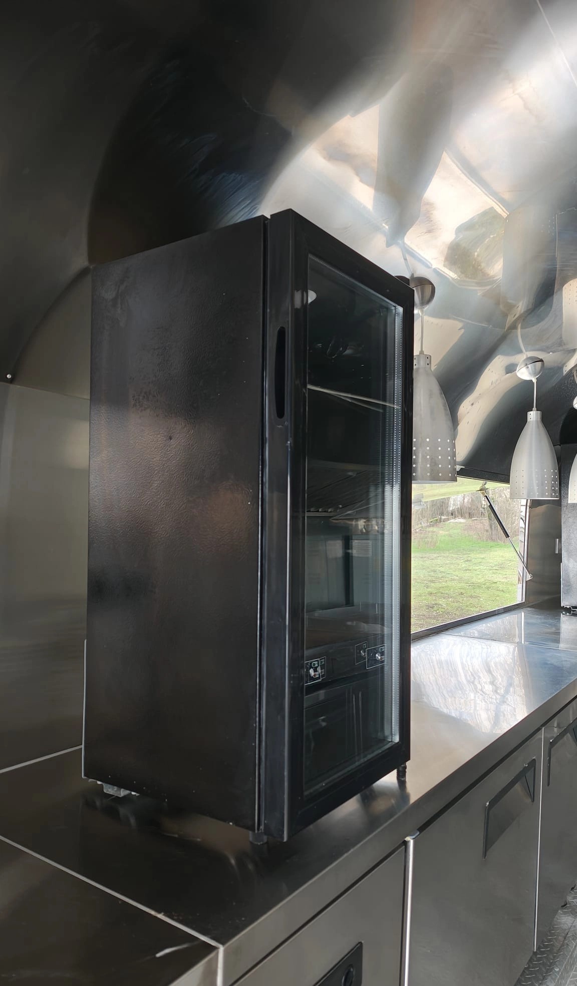 Rulota Food Truck Airstream 5.5M Complet Echipata – Inox, Omologata RAR, 2024 - Imagine 4
