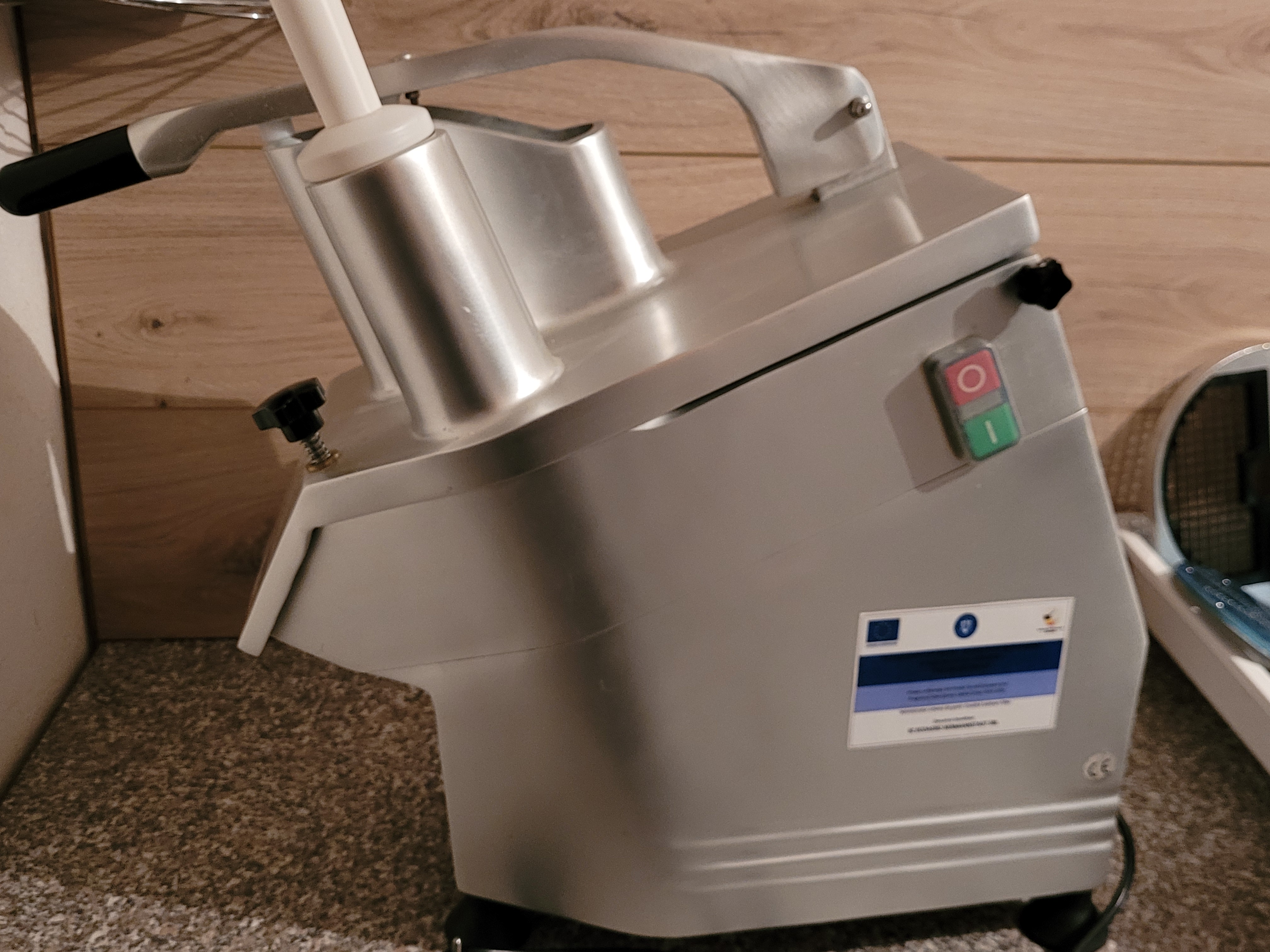 Tocator / robot profesional feliat legume, fructe, 550W, corp aluminiu, include  2 discuri taiere, 3 discuri razuire, 1 disc tăiere cuburi - Imagine 3