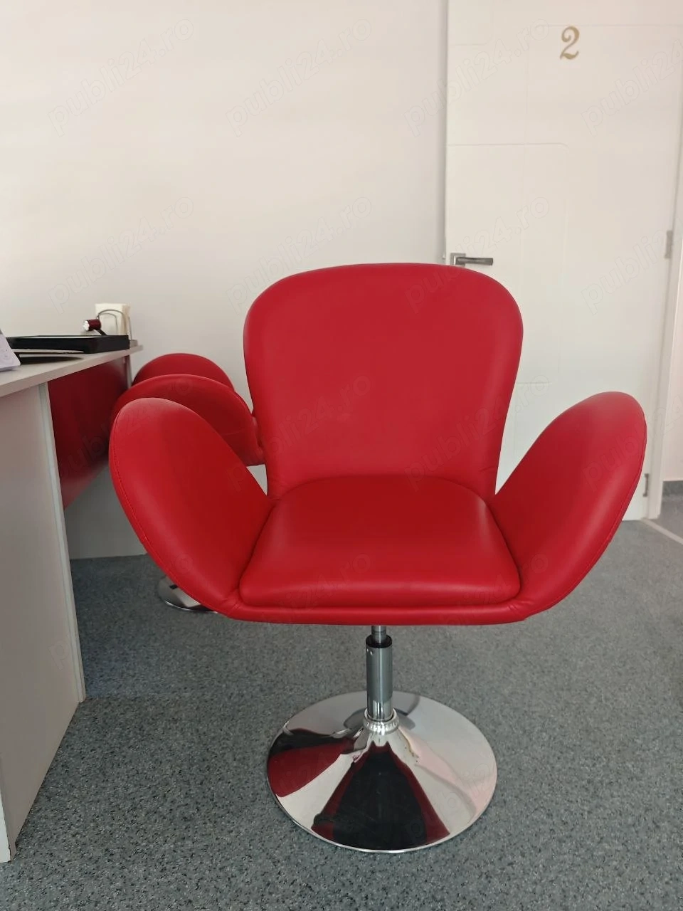 Set mobilier birou / receptie – birou managerial, scaun ergonomic si 2 fotolii - Imagine 4