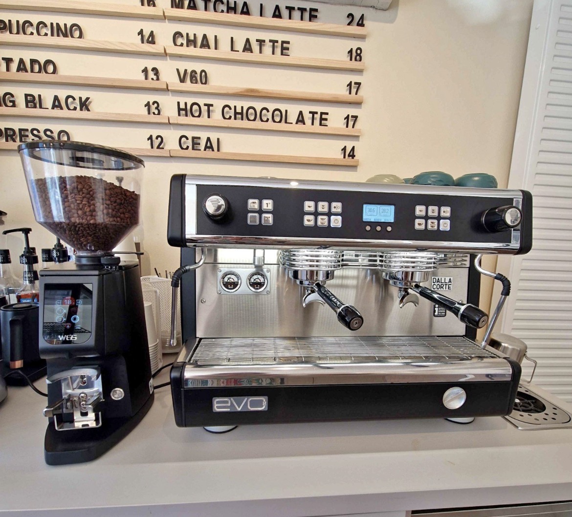 Vand pachet espressor dalla corte evo 2 + rasnita eureka w65