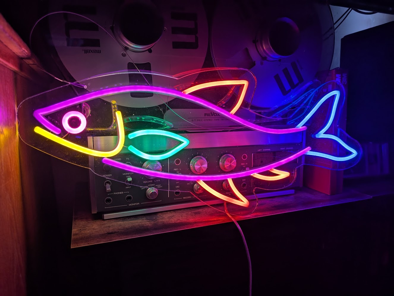 Reclama luminoasa LED Neon Peste – decor restaurant pescaresc, terasa, pescarie HoReCa
